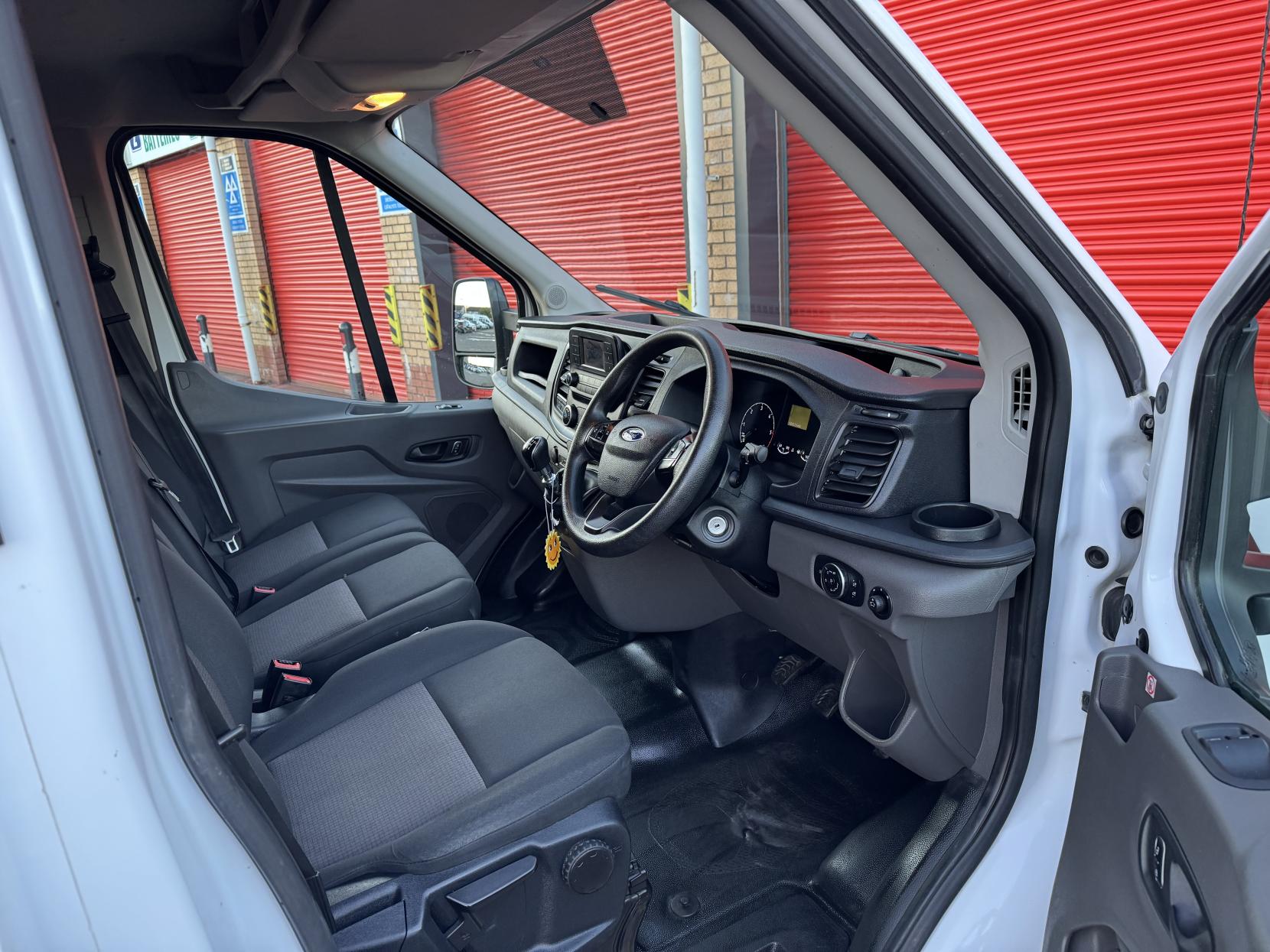 Ford Transit 2.0 350 EcoBlue Leader Luton 3dr Diesel Manual RWD L3 Euro 6 (s/s) (130 ps)