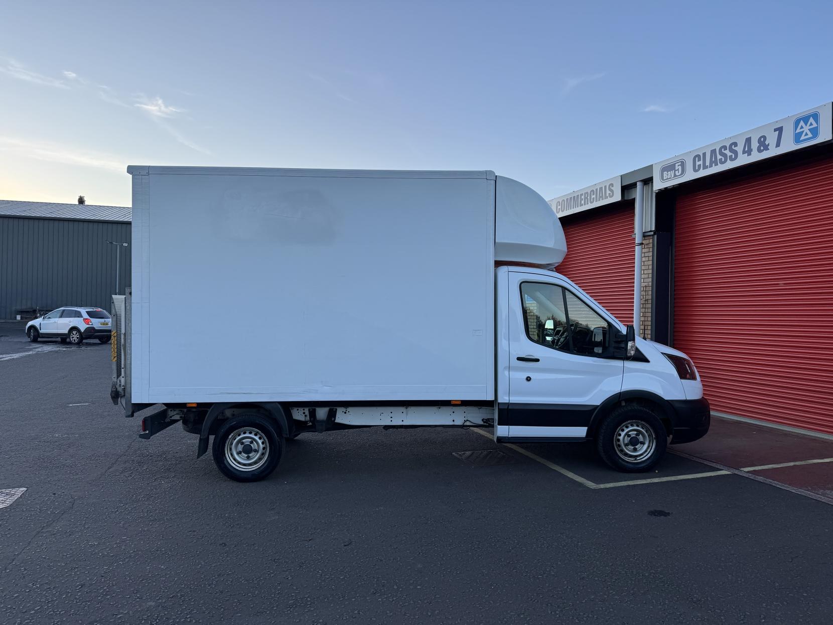 Ford Transit 2.0 350 EcoBlue Leader Luton 3dr Diesel Manual RWD L3 Euro 6 (s/s) (130 ps)