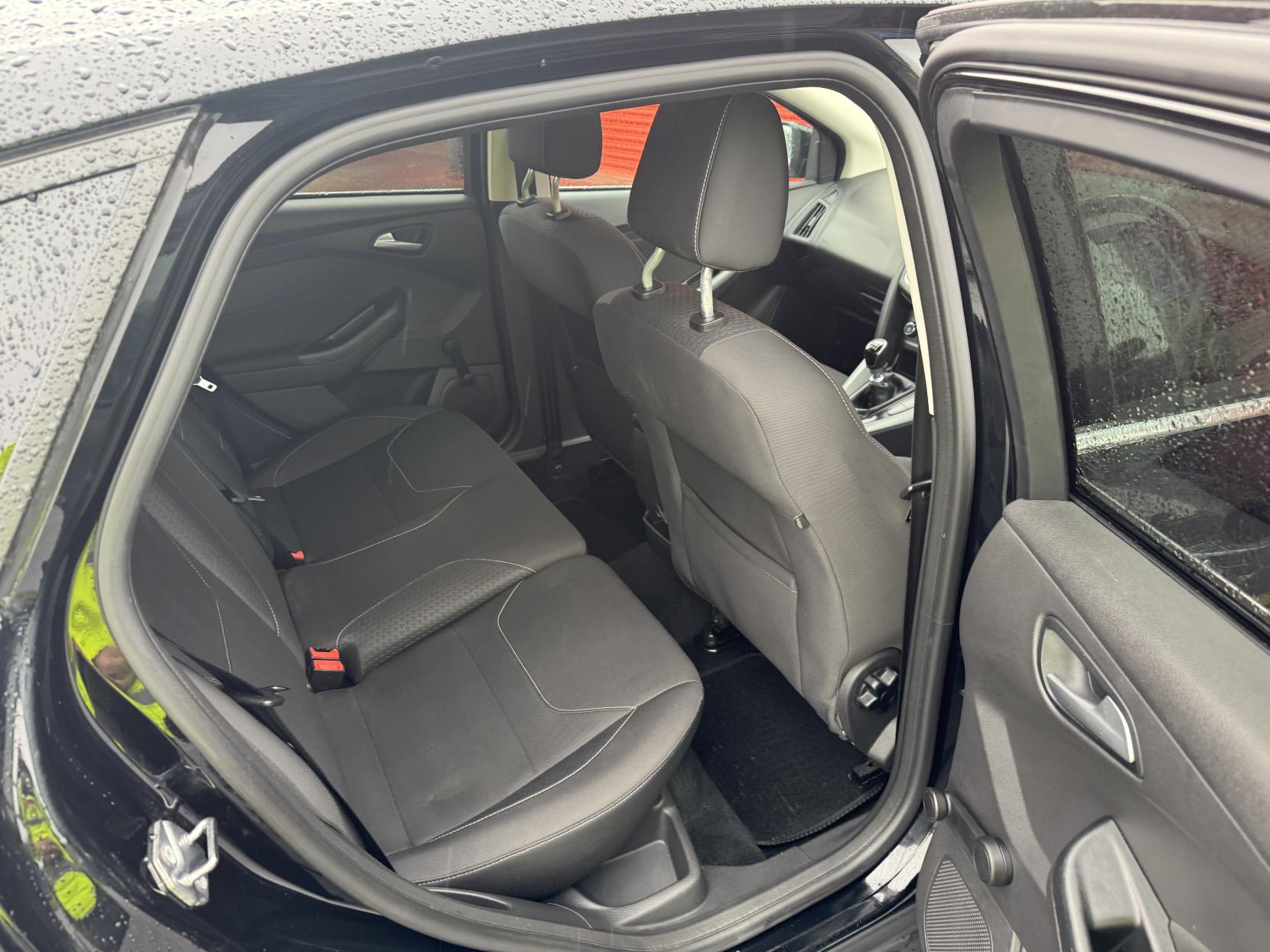 Ford Focus 1.0T EcoBoost Zetec Hatchback 5dr Petrol Manual Euro 6 (s/s) (125 ps)