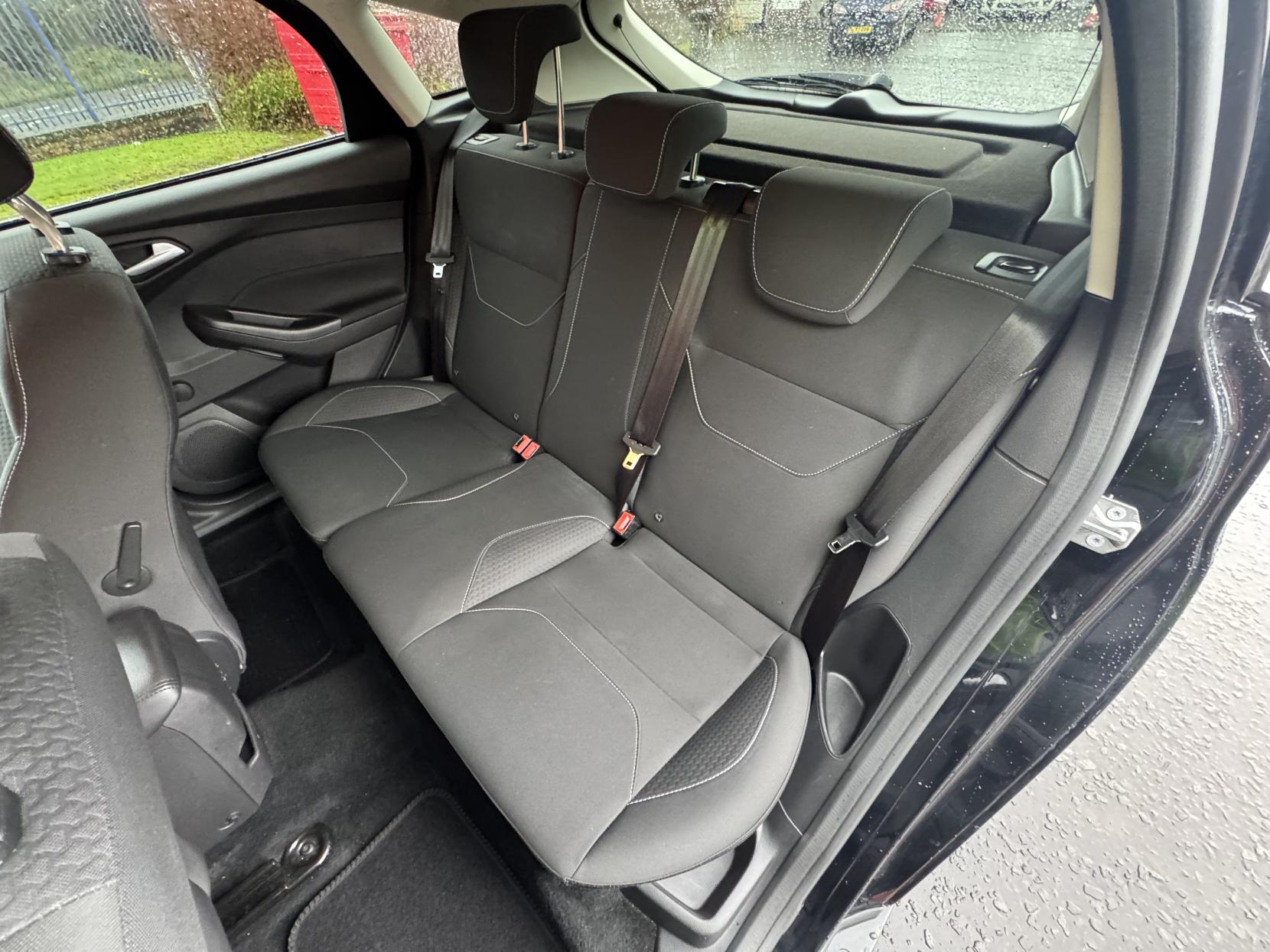 Ford Focus 1.0T EcoBoost Zetec Hatchback 5dr Petrol Manual Euro 6 (s/s) (125 ps)