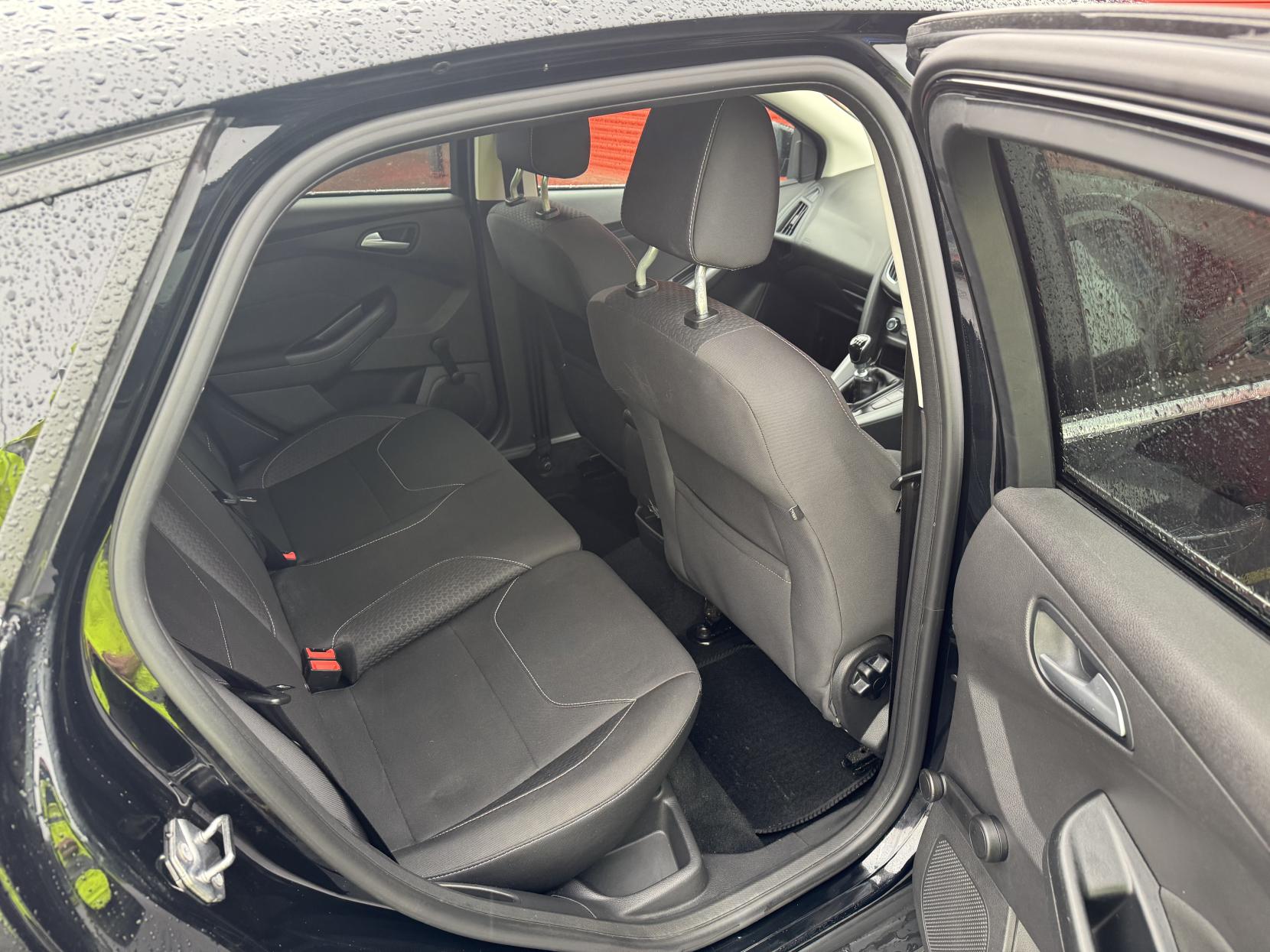 Ford Focus 1.0T EcoBoost Zetec Hatchback 5dr Petrol Manual Euro 6 (s/s) (125 ps)