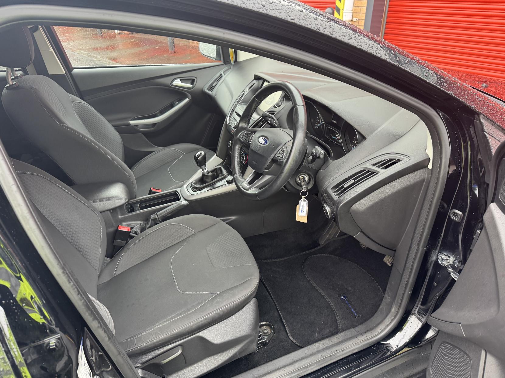 Ford Focus 1.0T EcoBoost Zetec Hatchback 5dr Petrol Manual Euro 6 (s/s) (125 ps)