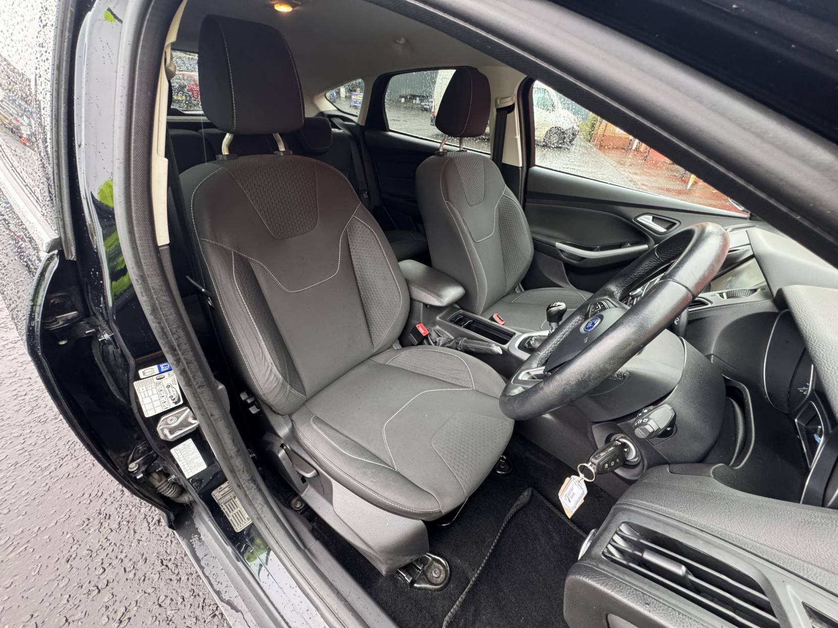 Ford Focus 1.0T EcoBoost Zetec Hatchback 5dr Petrol Manual Euro 6 (s/s) (125 ps)