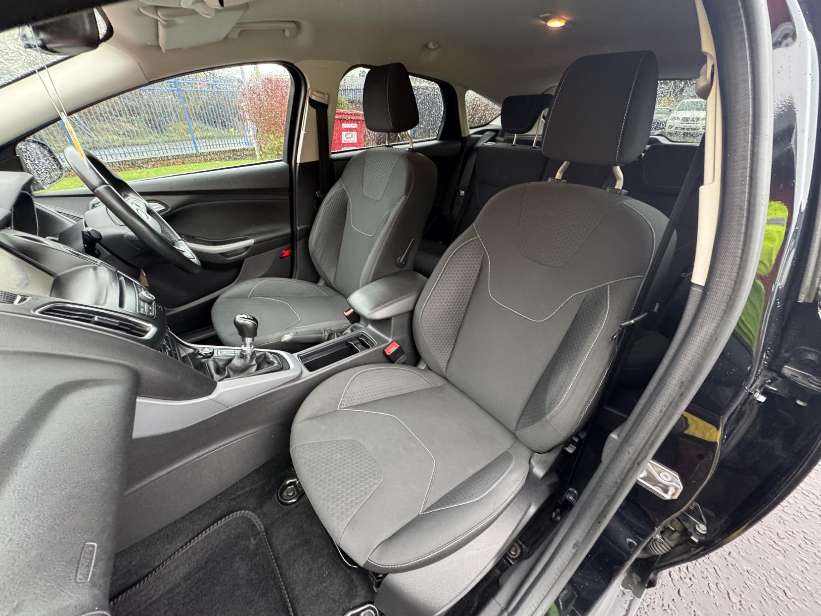 Ford Focus 1.0T EcoBoost Zetec Hatchback 5dr Petrol Manual Euro 6 (s/s) (125 ps)