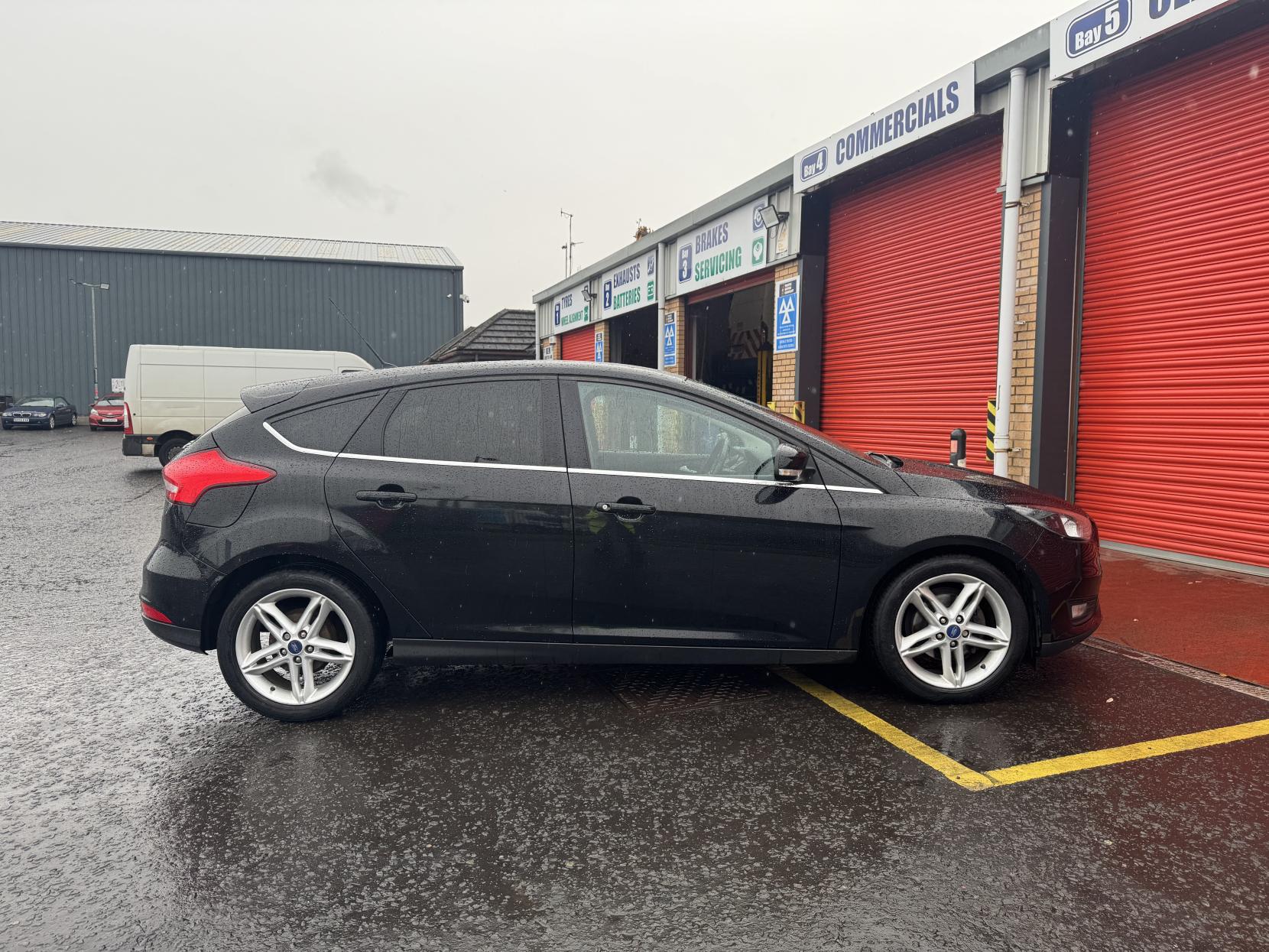 Ford Focus 1.0T EcoBoost Zetec Hatchback 5dr Petrol Manual Euro 6 (s/s) (125 ps)