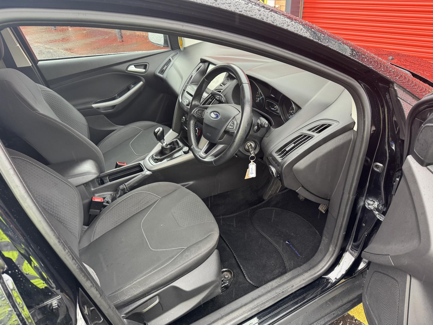 Ford Focus 1.0T EcoBoost Zetec Hatchback 5dr Petrol Manual Euro 6 (s/s) (125 ps)