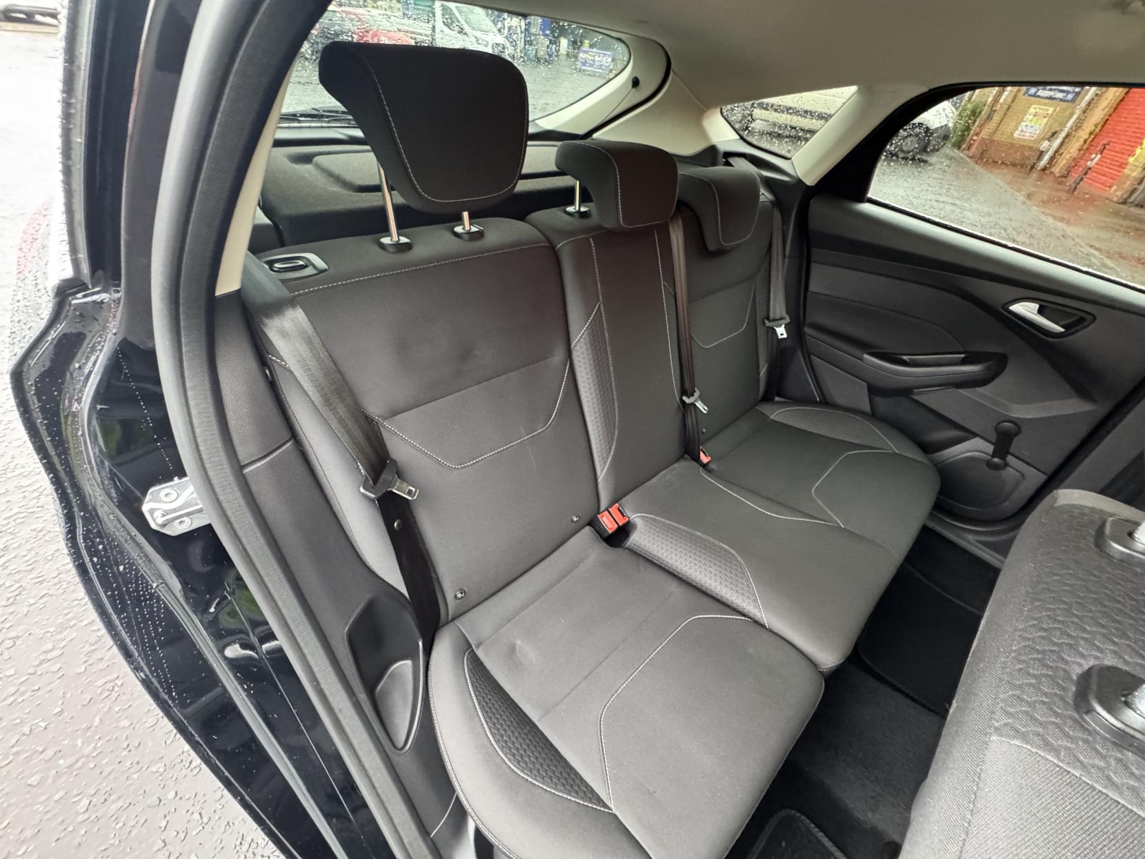 Ford Focus 1.0T EcoBoost Zetec Hatchback 5dr Petrol Manual Euro 6 (s/s) (125 ps)