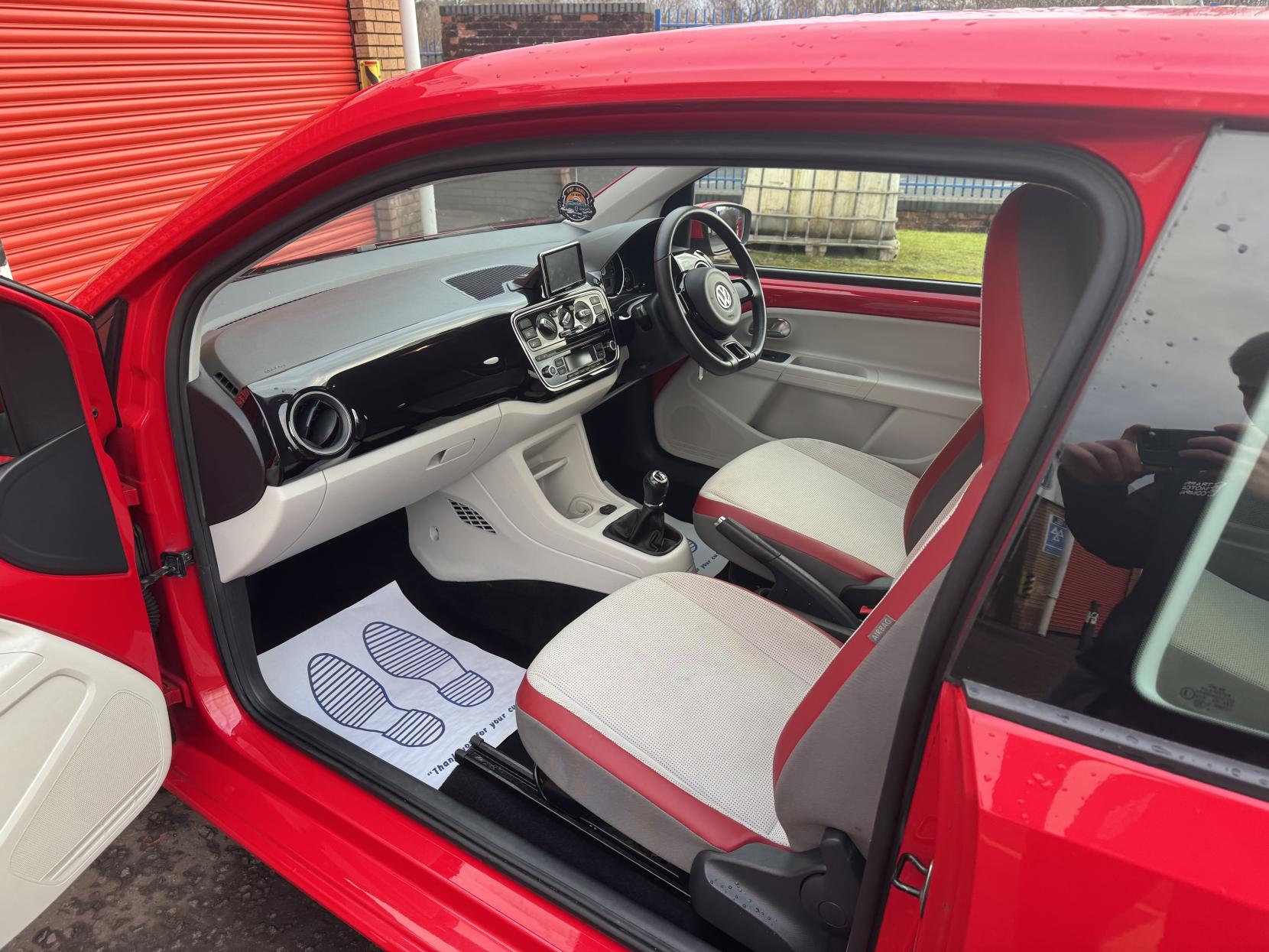 Volkswagen up! 1.0 High up! Hatchback 3dr Petrol Manual Euro 5 (75 ps)