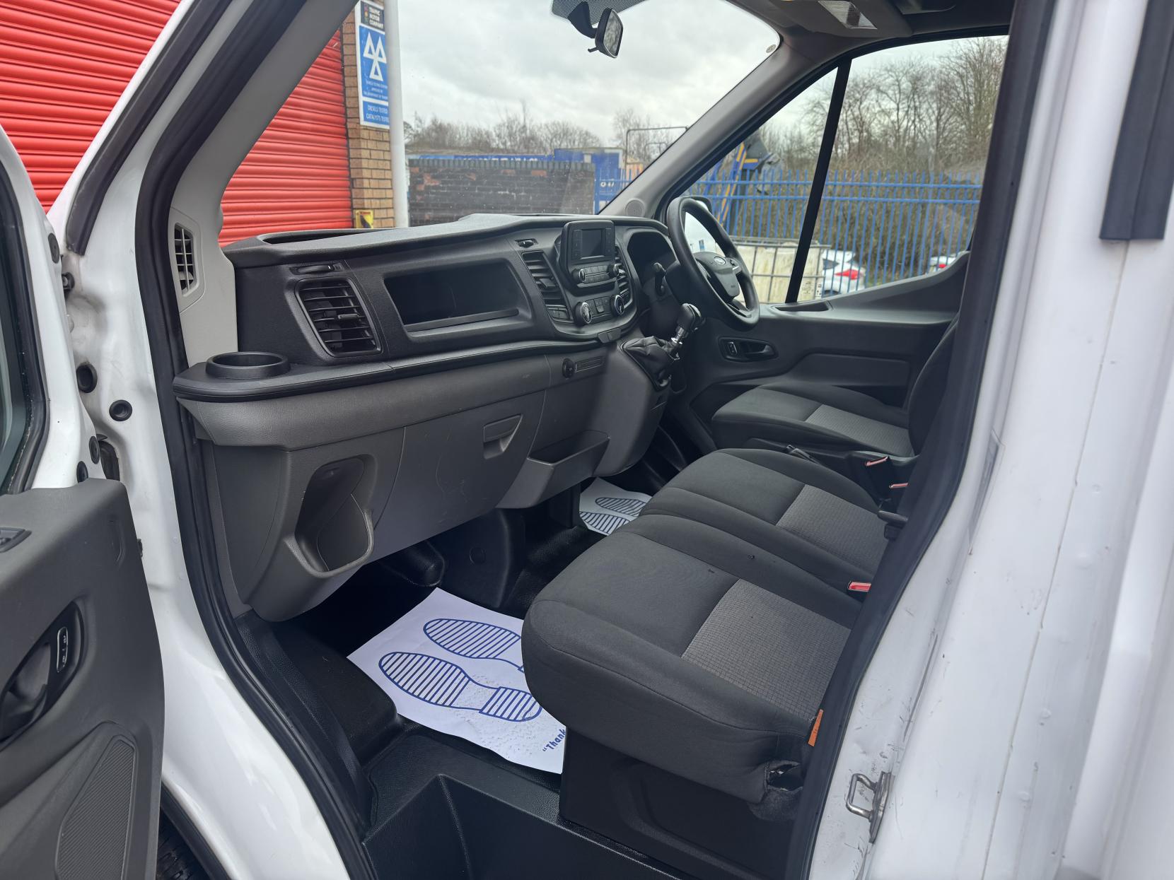 Ford Transit 2.0 350 EcoBlue Leader Luton 3dr Diesel Manual RWD L3 Euro 6 (s/s) (130 ps)