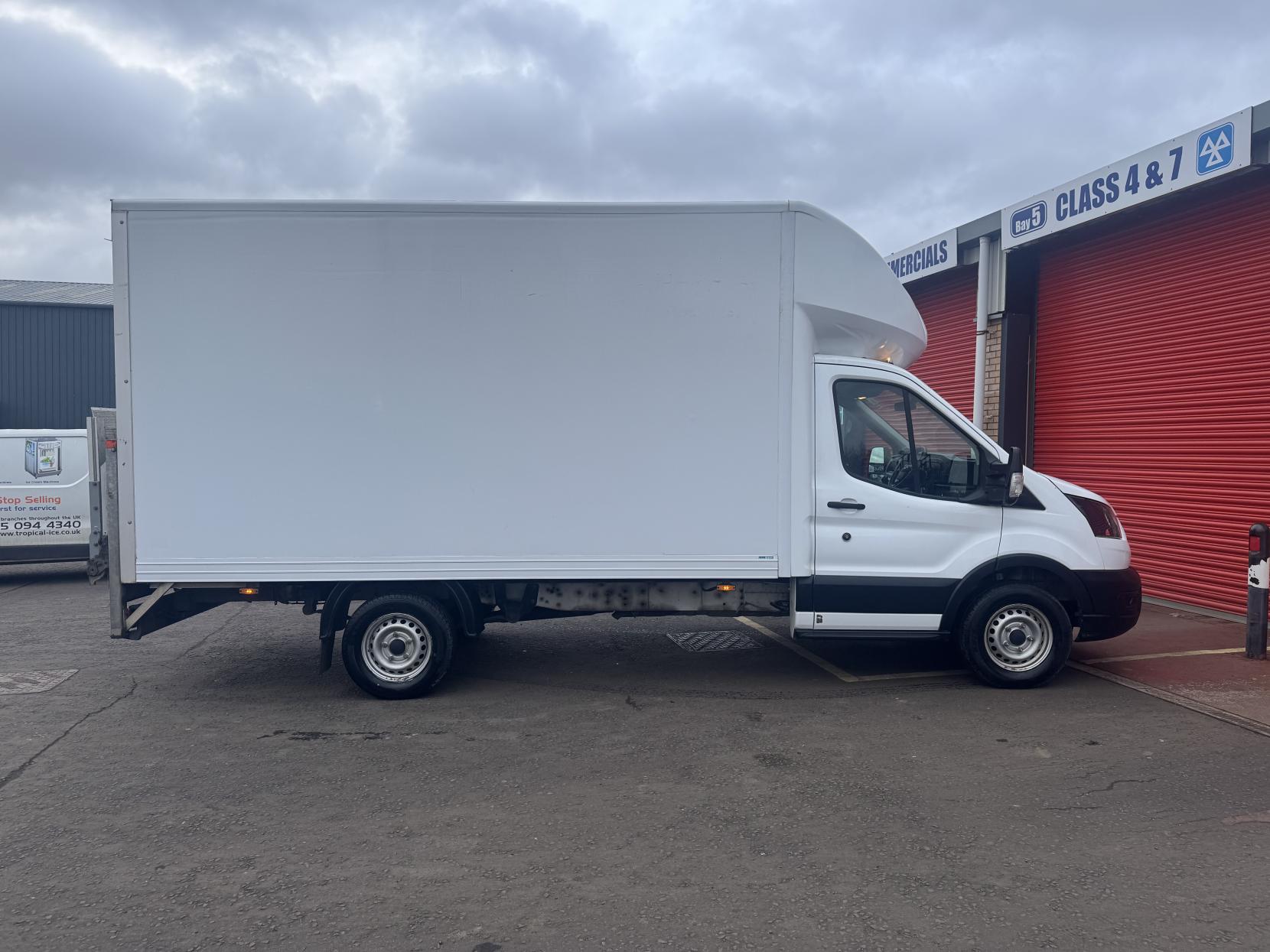 Ford Transit 2.0 350 EcoBlue Leader Luton 3dr Diesel Manual RWD L3 Euro 6 (s/s) (130 ps)