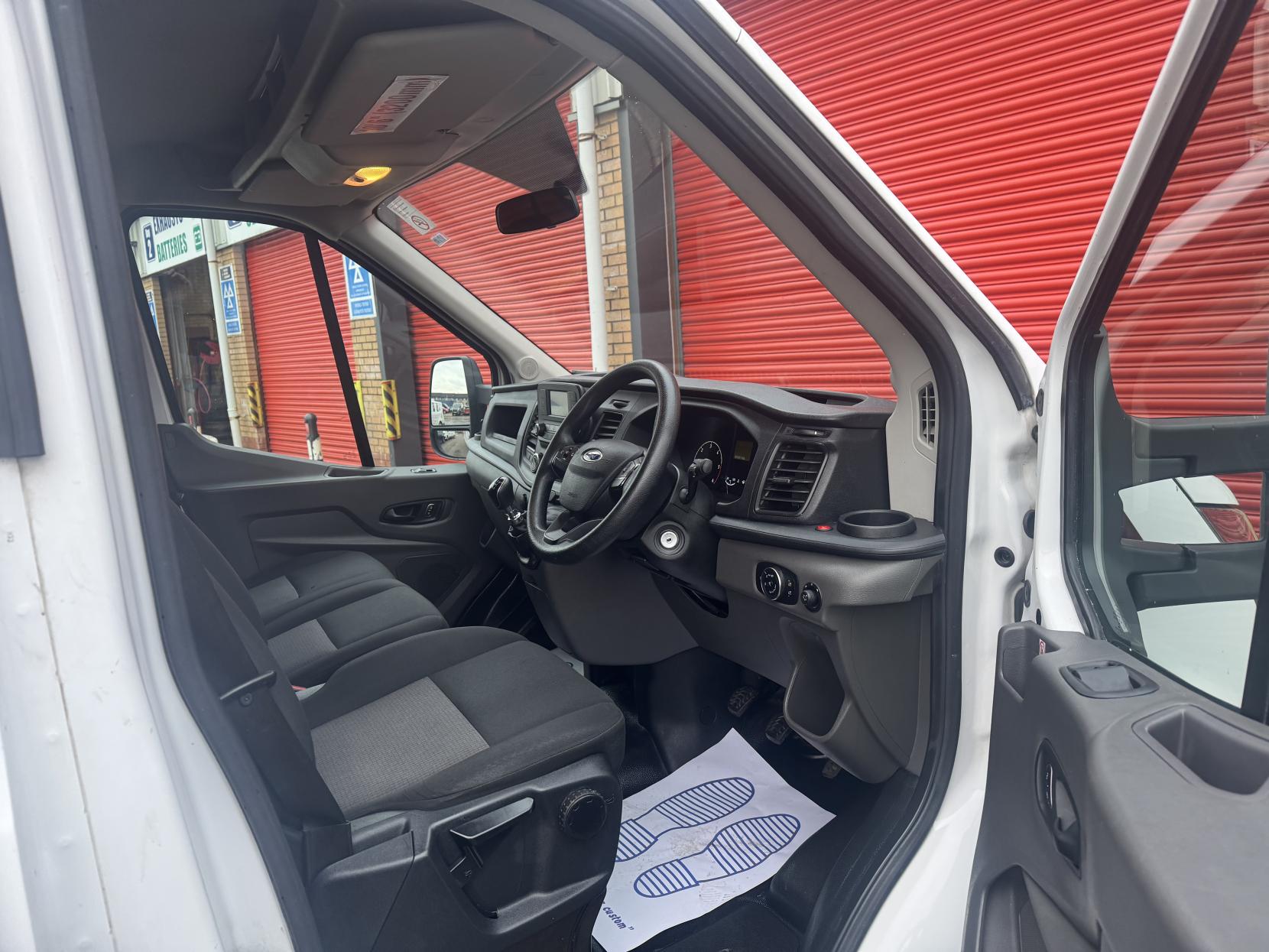 Ford Transit 2.0 350 EcoBlue Leader Luton 3dr Diesel Manual RWD L3 Euro 6 (s/s) (130 ps)