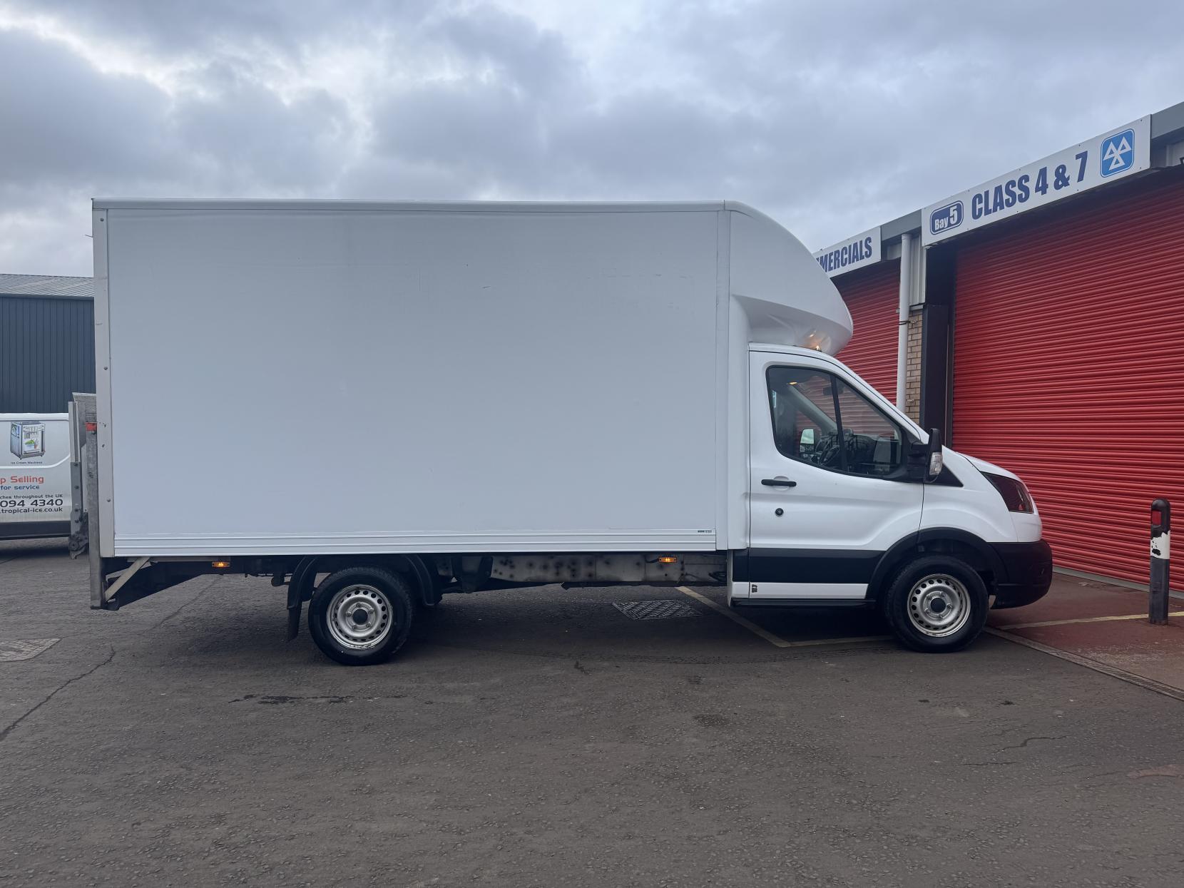 Ford Transit 2.0 350 EcoBlue Leader Luton 3dr Diesel Manual RWD L3 Euro 6 (s/s) (130 ps)