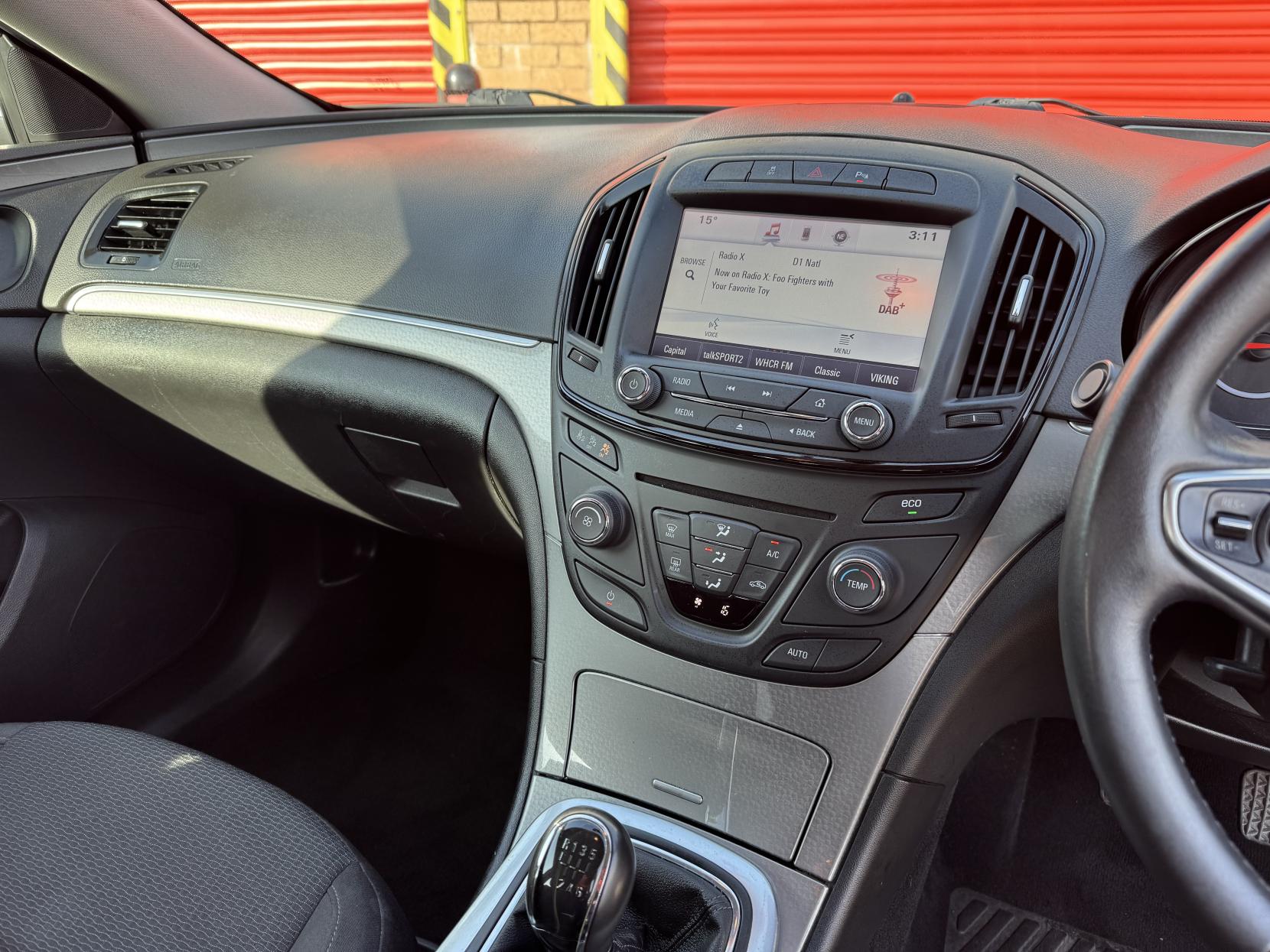 Vauxhall Insignia 2.0 CDTi ecoFLEX Design Nav Hatchback 5dr Diesel Manual Euro 5 (s/s) (140 ps)