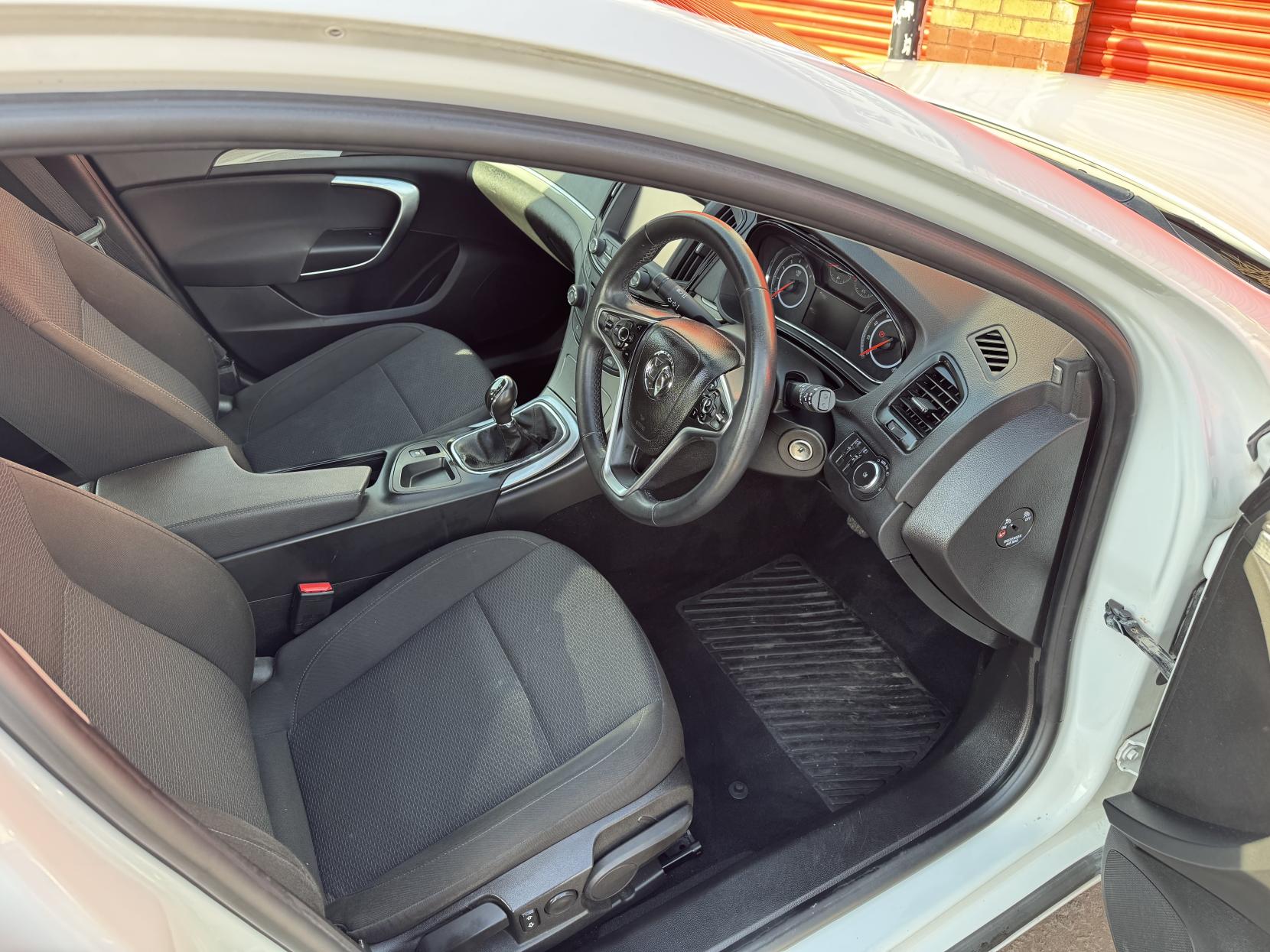 Vauxhall Insignia 2.0 CDTi ecoFLEX Design Nav Hatchback 5dr Diesel Manual Euro 5 (s/s) (140 ps)