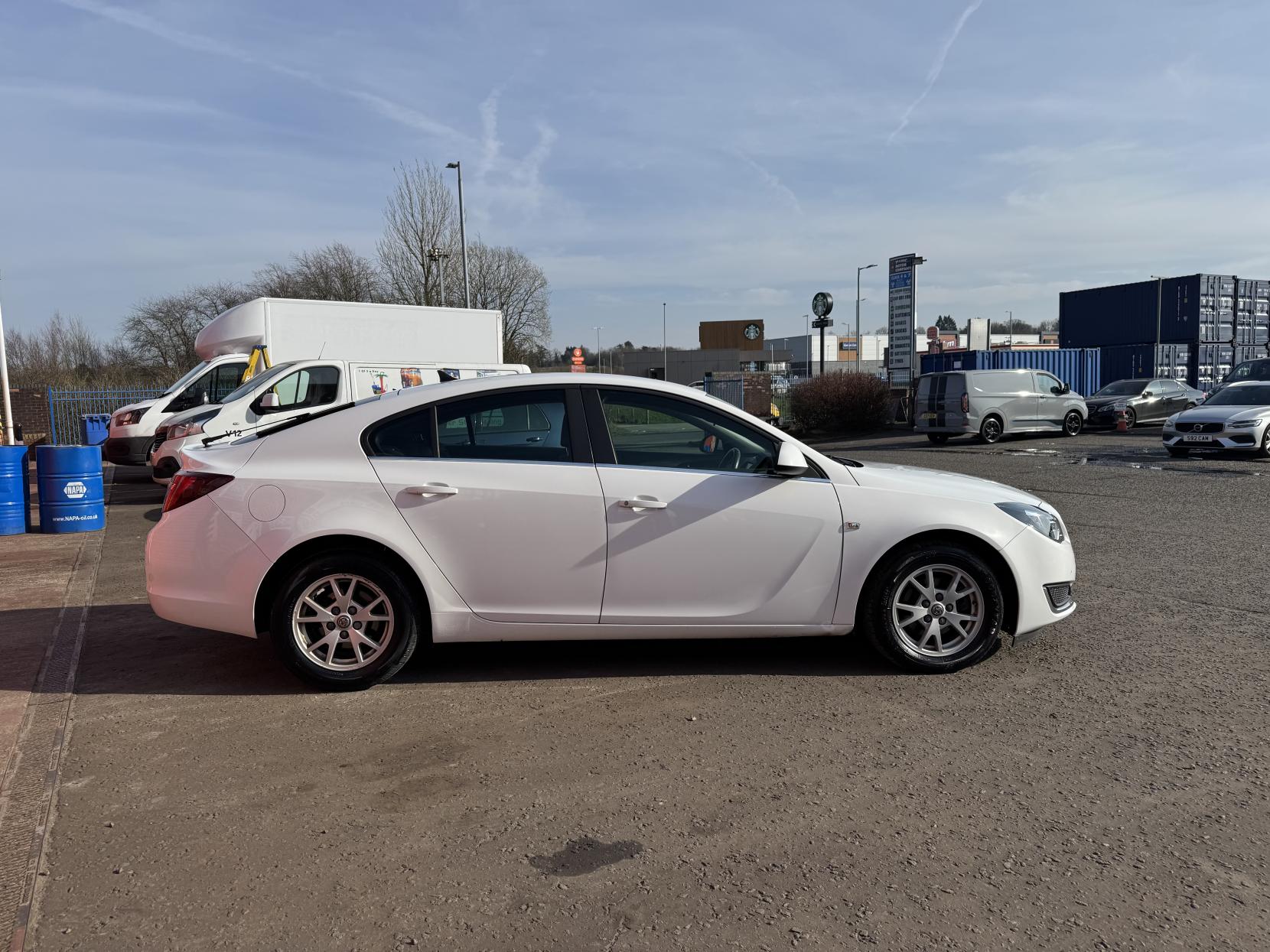 Vauxhall Insignia 2.0 CDTi ecoFLEX Design Nav Hatchback 5dr Diesel Manual Euro 5 (s/s) (140 ps)