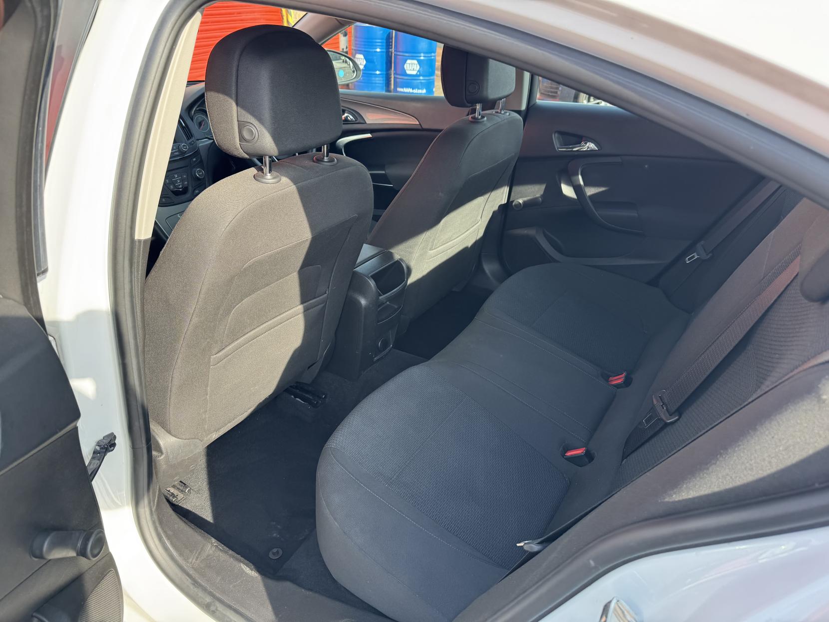 Vauxhall Insignia 2.0 CDTi ecoFLEX Design Nav Hatchback 5dr Diesel Manual Euro 5 (s/s) (140 ps)