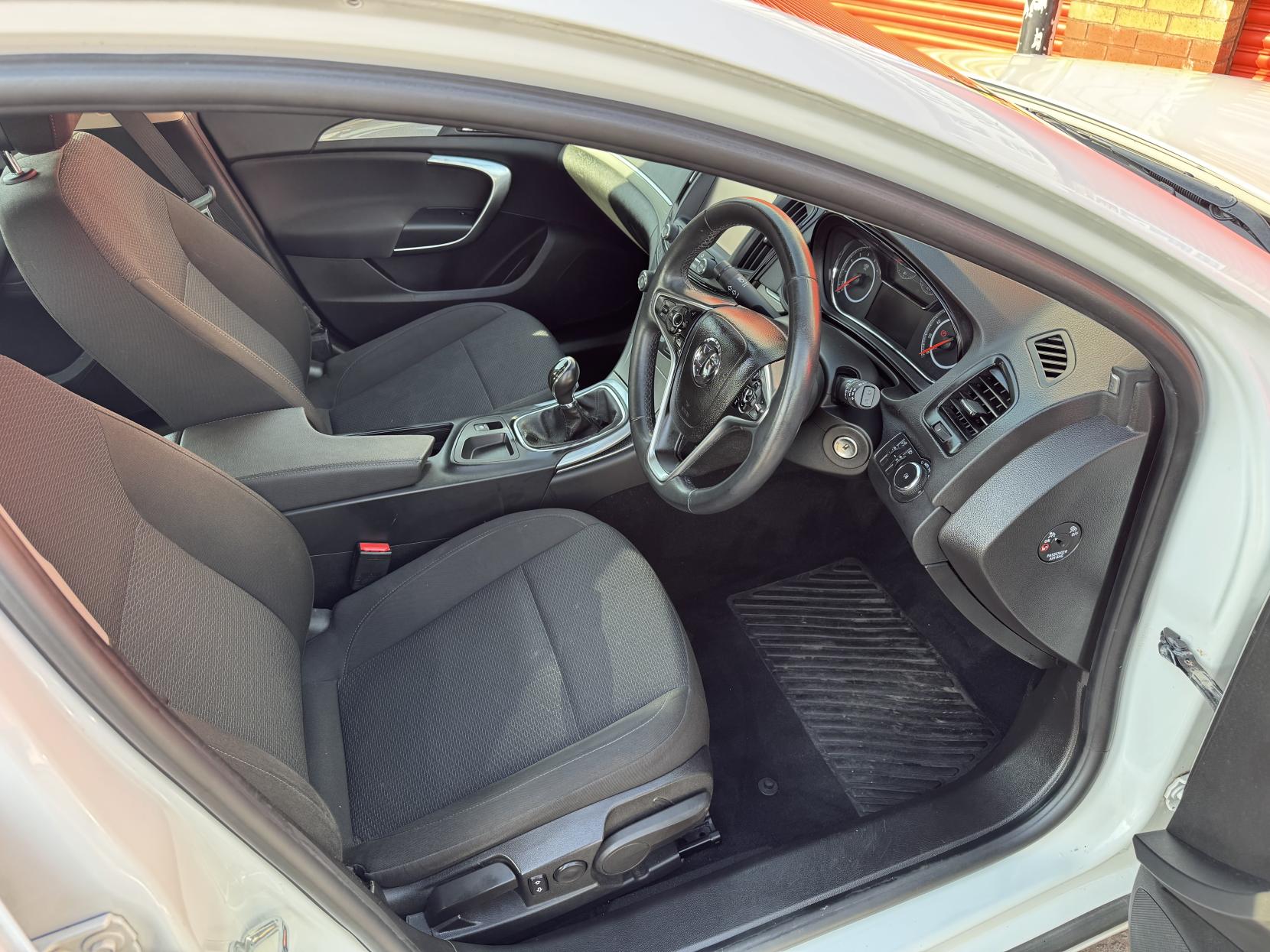 Vauxhall Insignia 2.0 CDTi ecoFLEX Design Nav Hatchback 5dr Diesel Manual Euro 5 (s/s) (140 ps)