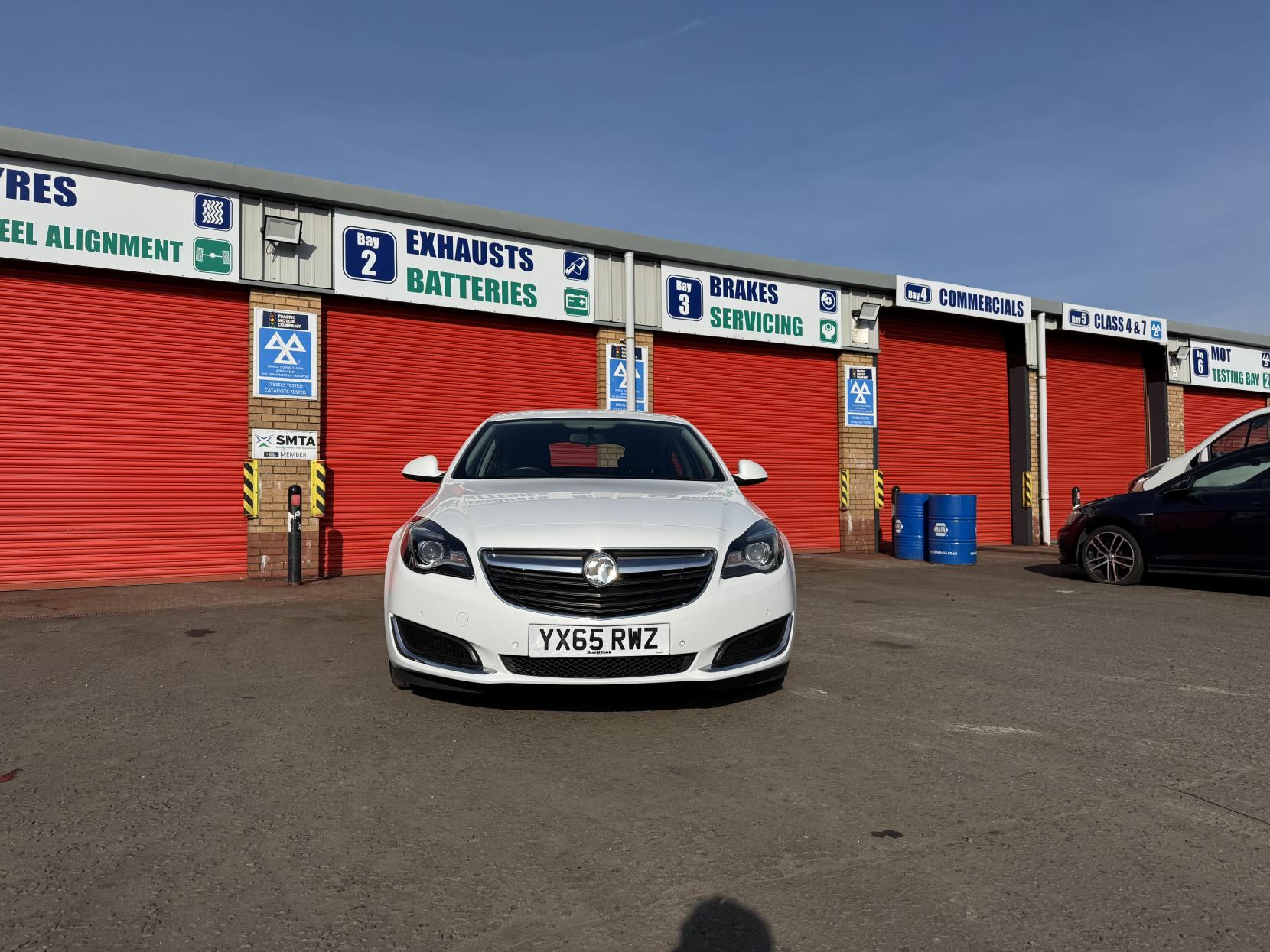 Vauxhall Insignia 2.0 CDTi ecoFLEX Design Nav Hatchback 5dr Diesel Manual Euro 5 (s/s) (140 ps)