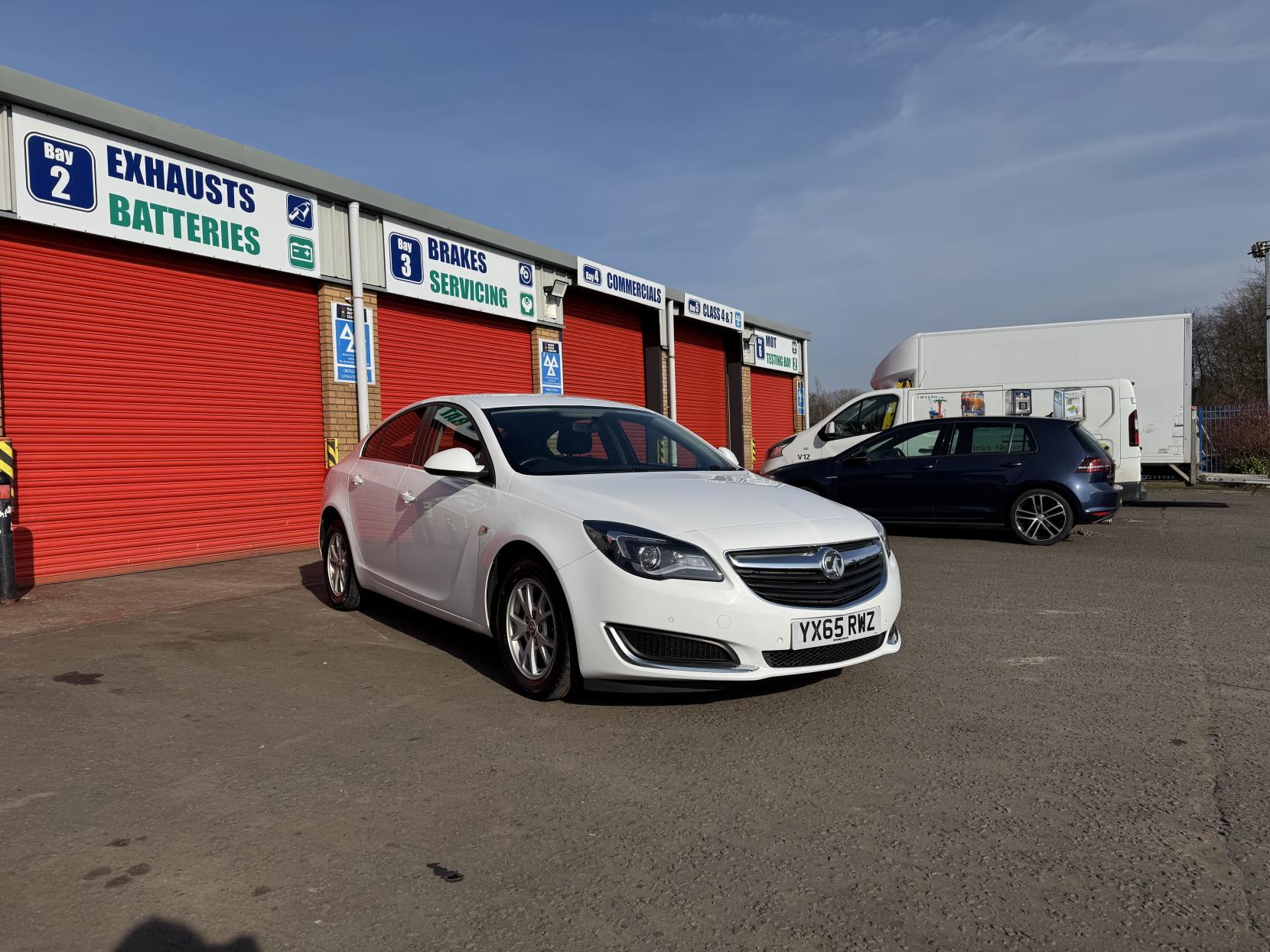 Vauxhall Insignia 2.0 CDTi ecoFLEX Design Nav Hatchback 5dr Diesel Manual Euro 5 (s/s) (140 ps)