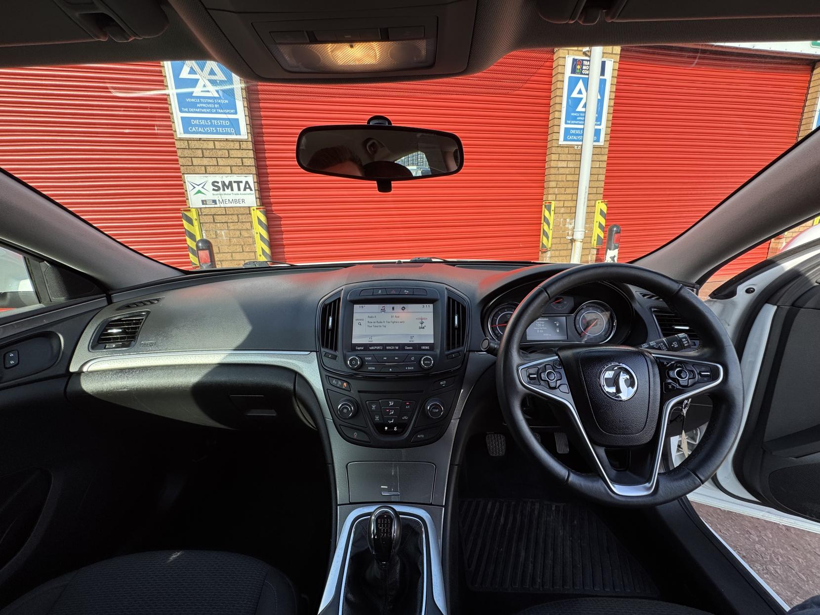 Vauxhall Insignia 2.0 CDTi ecoFLEX Design Nav Hatchback 5dr Diesel Manual Euro 5 (s/s) (140 ps)