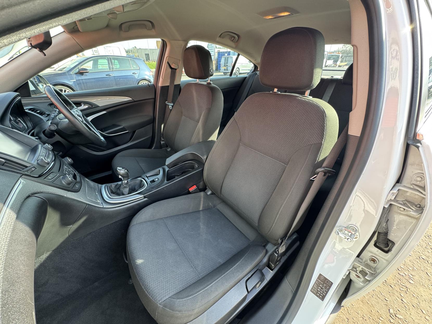 Vauxhall Insignia 2.0 CDTi ecoFLEX Design Nav Hatchback 5dr Diesel Manual Euro 5 (s/s) (140 ps)