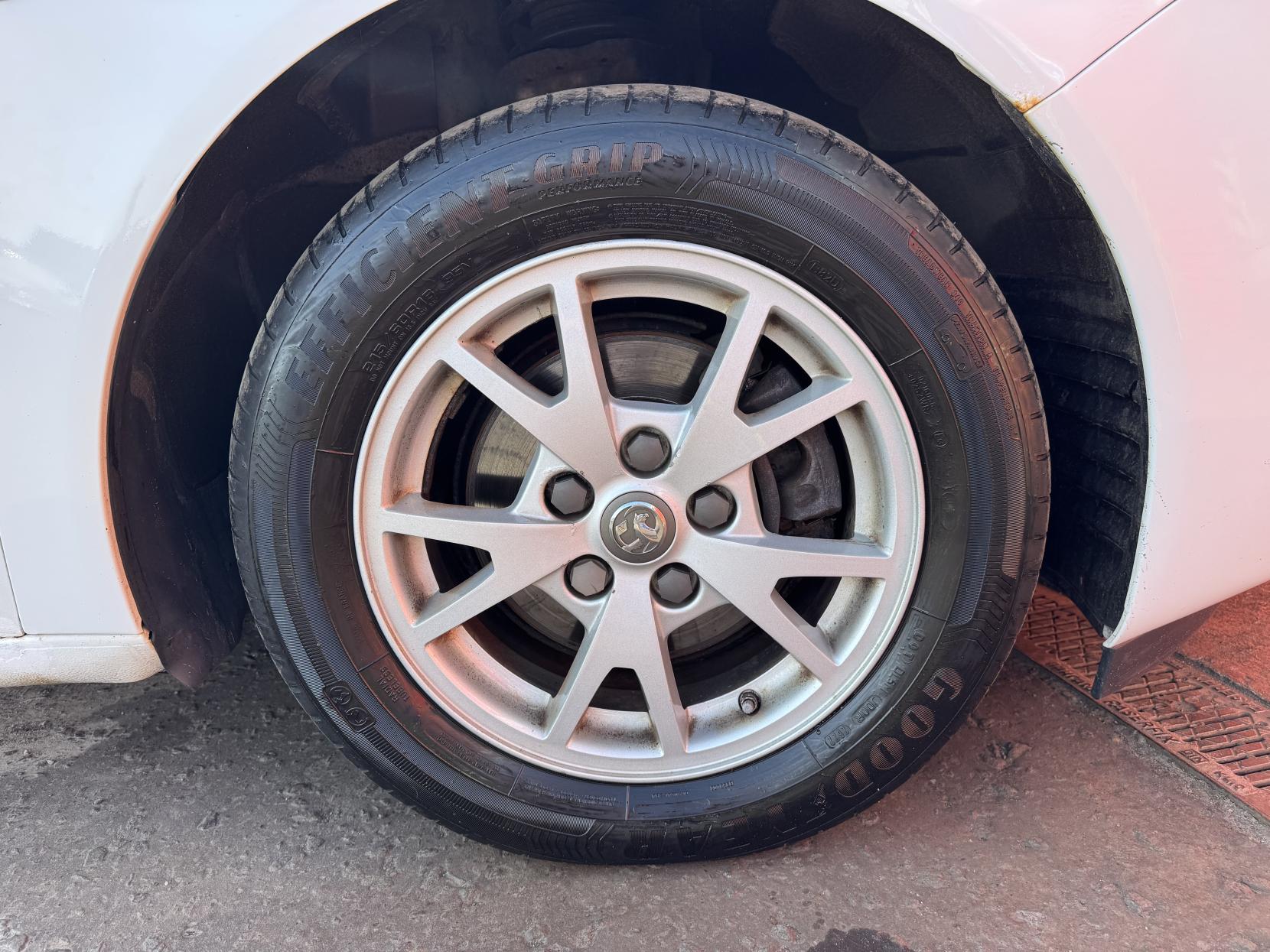 Vauxhall Insignia 2.0 CDTi ecoFLEX Design Nav Hatchback 5dr Diesel Manual Euro 5 (s/s) (140 ps)