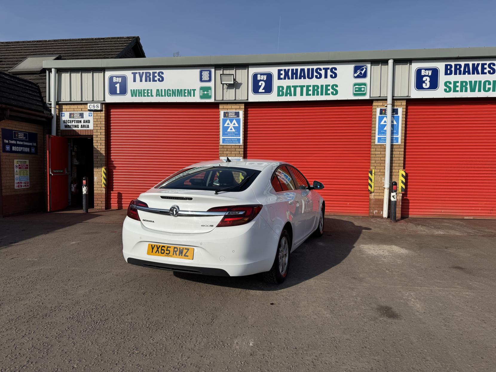 Vauxhall Insignia 2.0 CDTi ecoFLEX Design Nav Hatchback 5dr Diesel Manual Euro 5 (s/s) (140 ps)