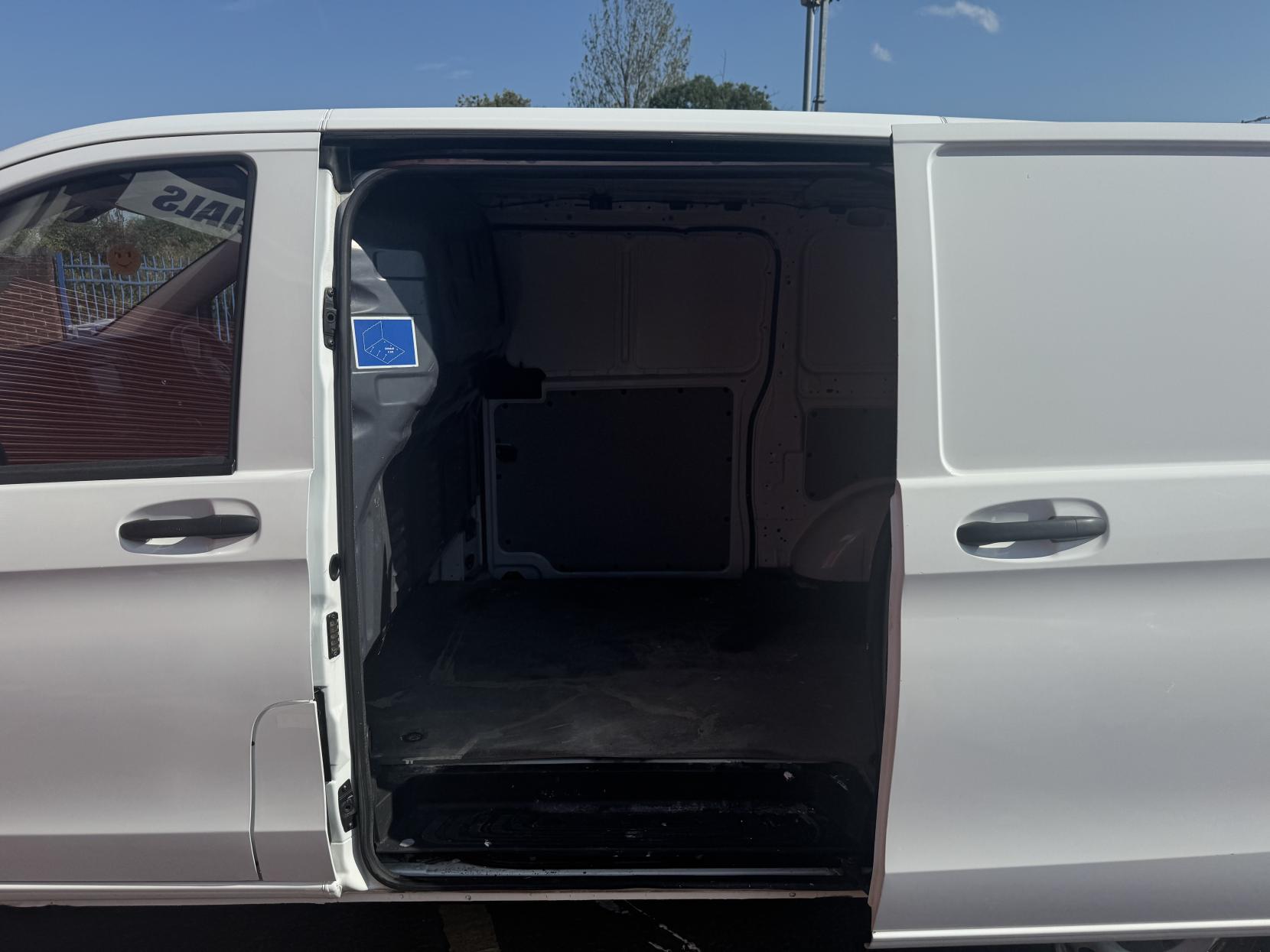 Mercedes-Benz Vito 1.6 111 CDI Panel Van 6dr Diesel Manual FWD L2 Euro 6 (114 ps)