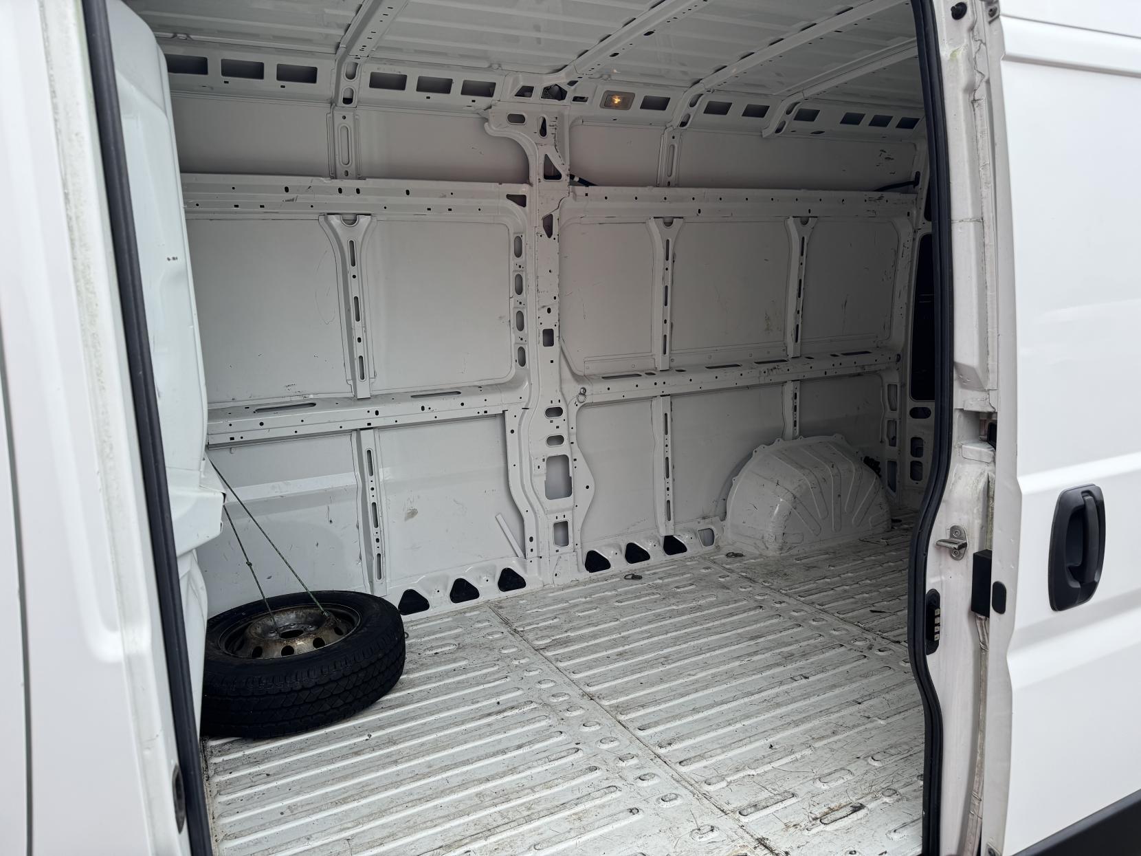 Peugeot Boxer 2.2 BlueHDi 335 Professional Panel Van 5dr Diesel Manual L3 H2 Euro 6 (s/s) (140 ps)