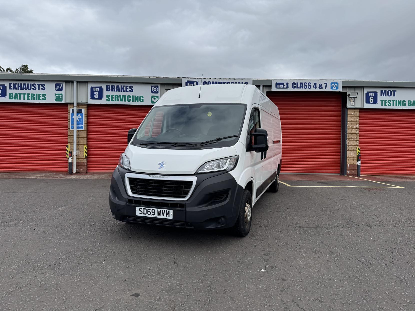 Peugeot Boxer 2.2 BlueHDi 335 Professional Panel Van 5dr Diesel Manual L3 H2 Euro 6 (s/s) (140 ps)