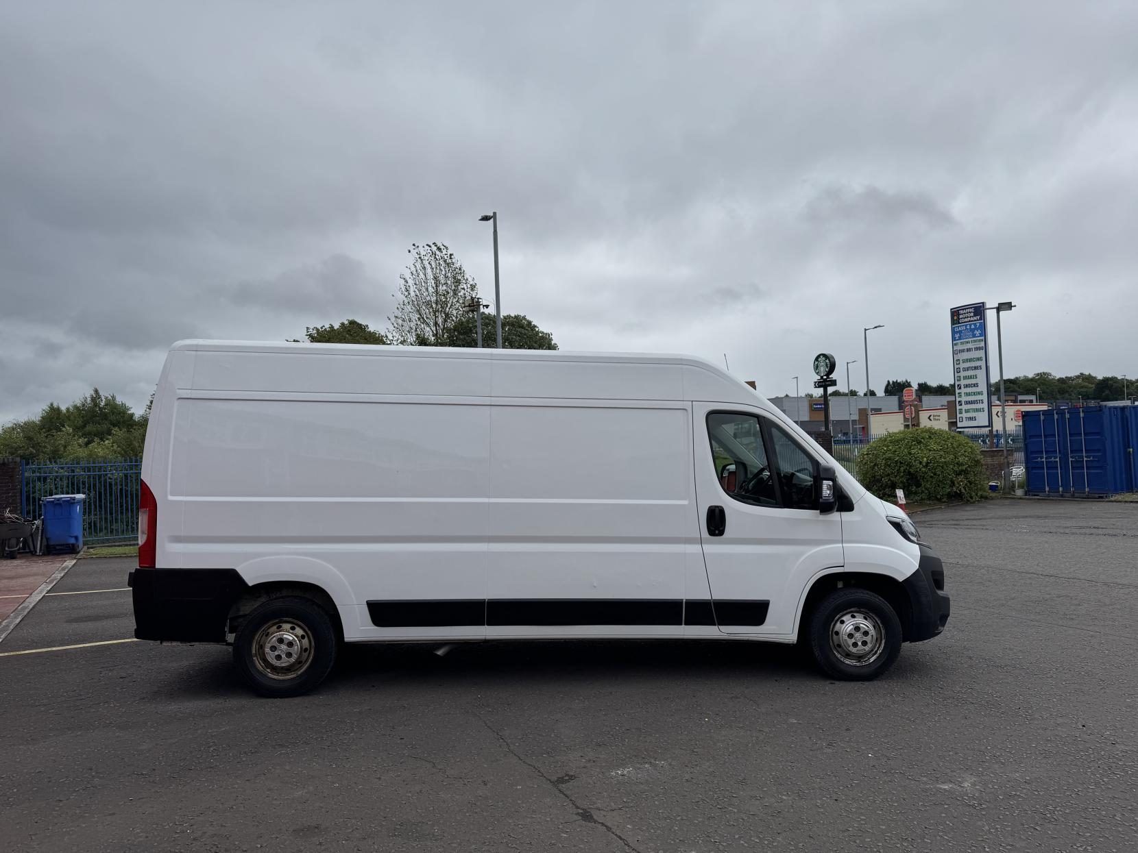 Peugeot Boxer 2.2 BlueHDi 335 Professional Panel Van 5dr Diesel Manual L3 H2 Euro 6 (s/s) (140 ps)