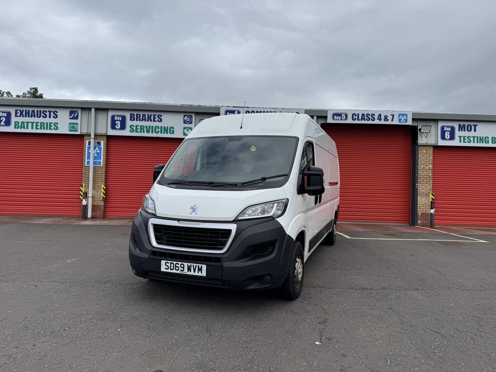 Peugeot Boxer 2.2 BlueHDi 335 Professional Panel Van 5dr Diesel Manual L3 H2 Euro 6 (s/s) (140 ps)
