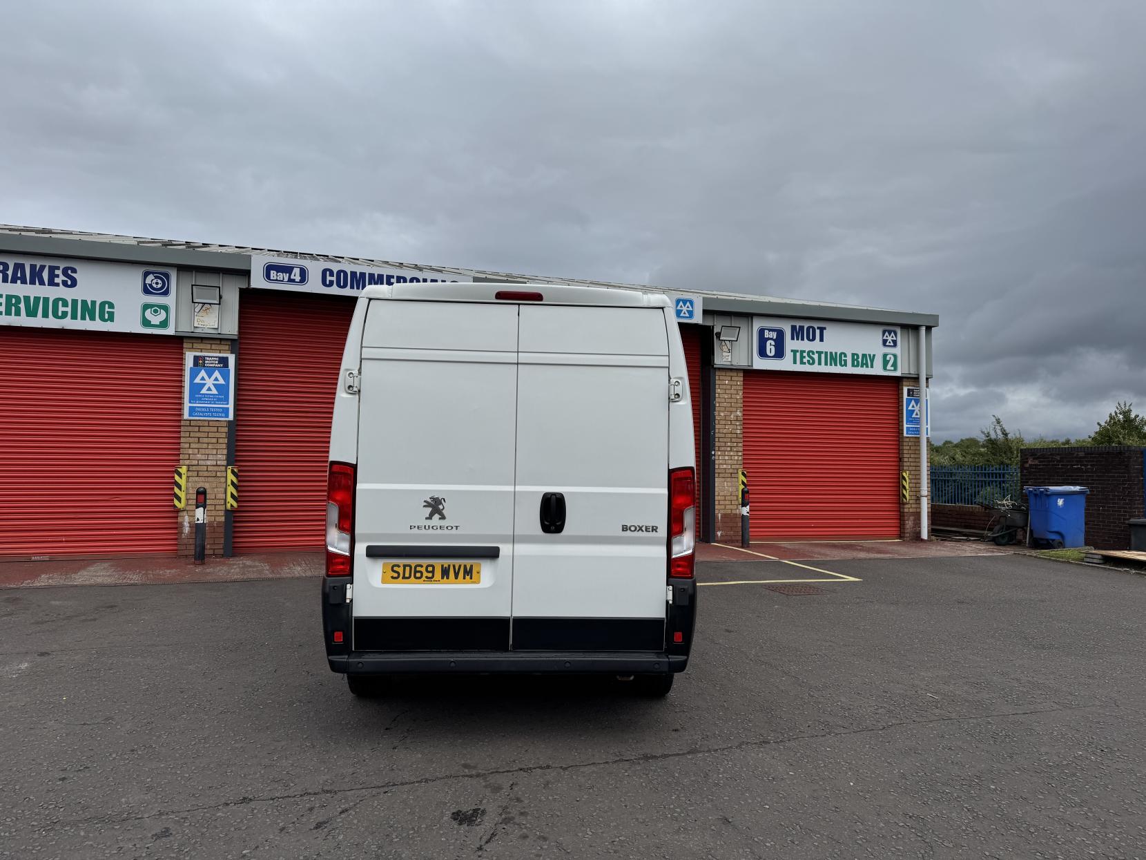 Peugeot Boxer 2.2 BlueHDi 335 Professional Panel Van 5dr Diesel Manual L3 H2 Euro 6 (s/s) (140 ps)