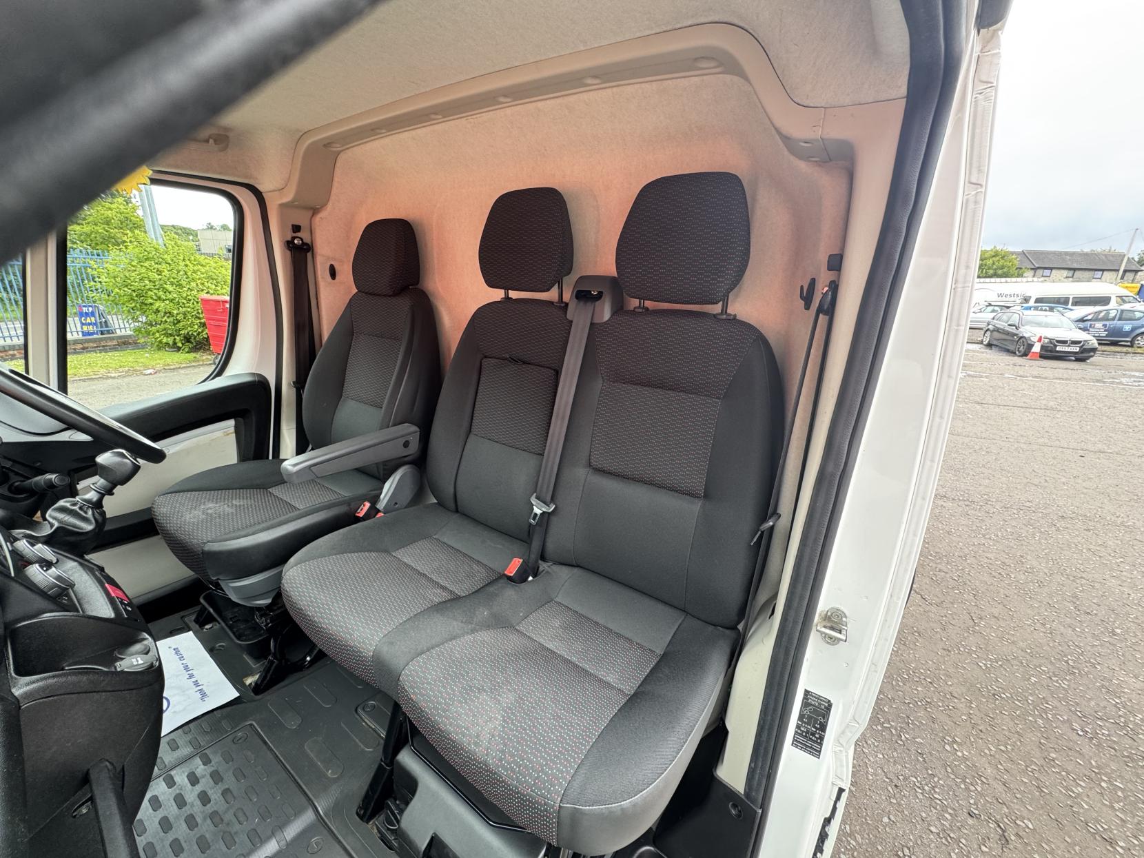 Peugeot Boxer 2.2 BlueHDi 335 Professional Panel Van 5dr Diesel Manual L3 H2 Euro 6 (s/s) (140 ps)