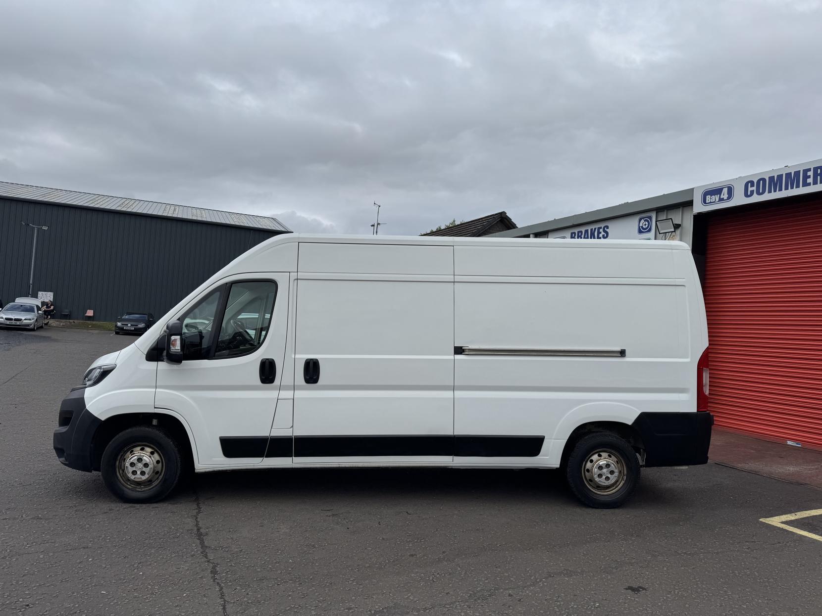 Peugeot Boxer 2.2 BlueHDi 335 Professional Panel Van 5dr Diesel Manual L3 H2 Euro 6 (s/s) (140 ps)