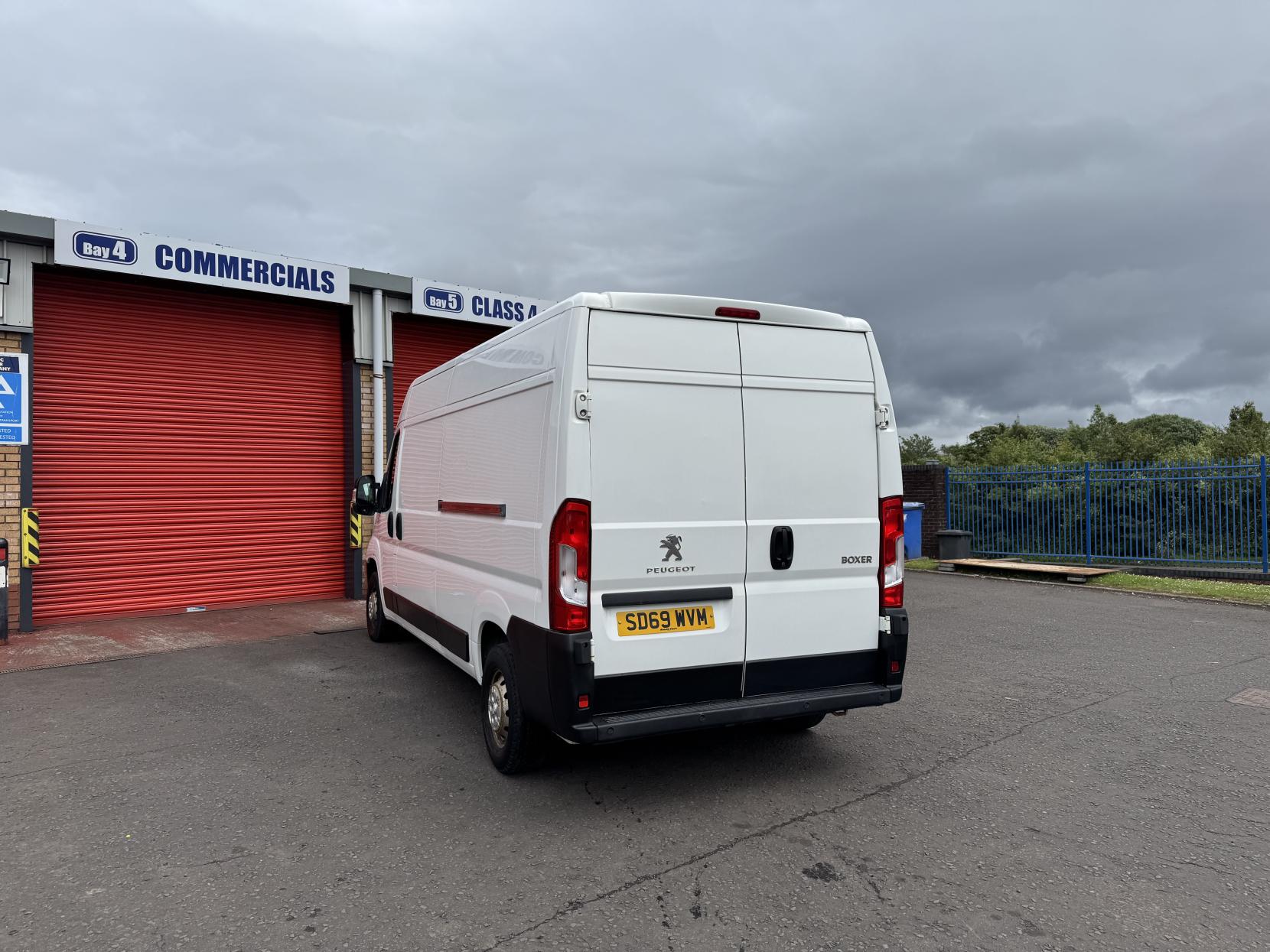 Peugeot Boxer 2.2 BlueHDi 335 Professional Panel Van 5dr Diesel Manual L3 H2 Euro 6 (s/s) (140 ps)