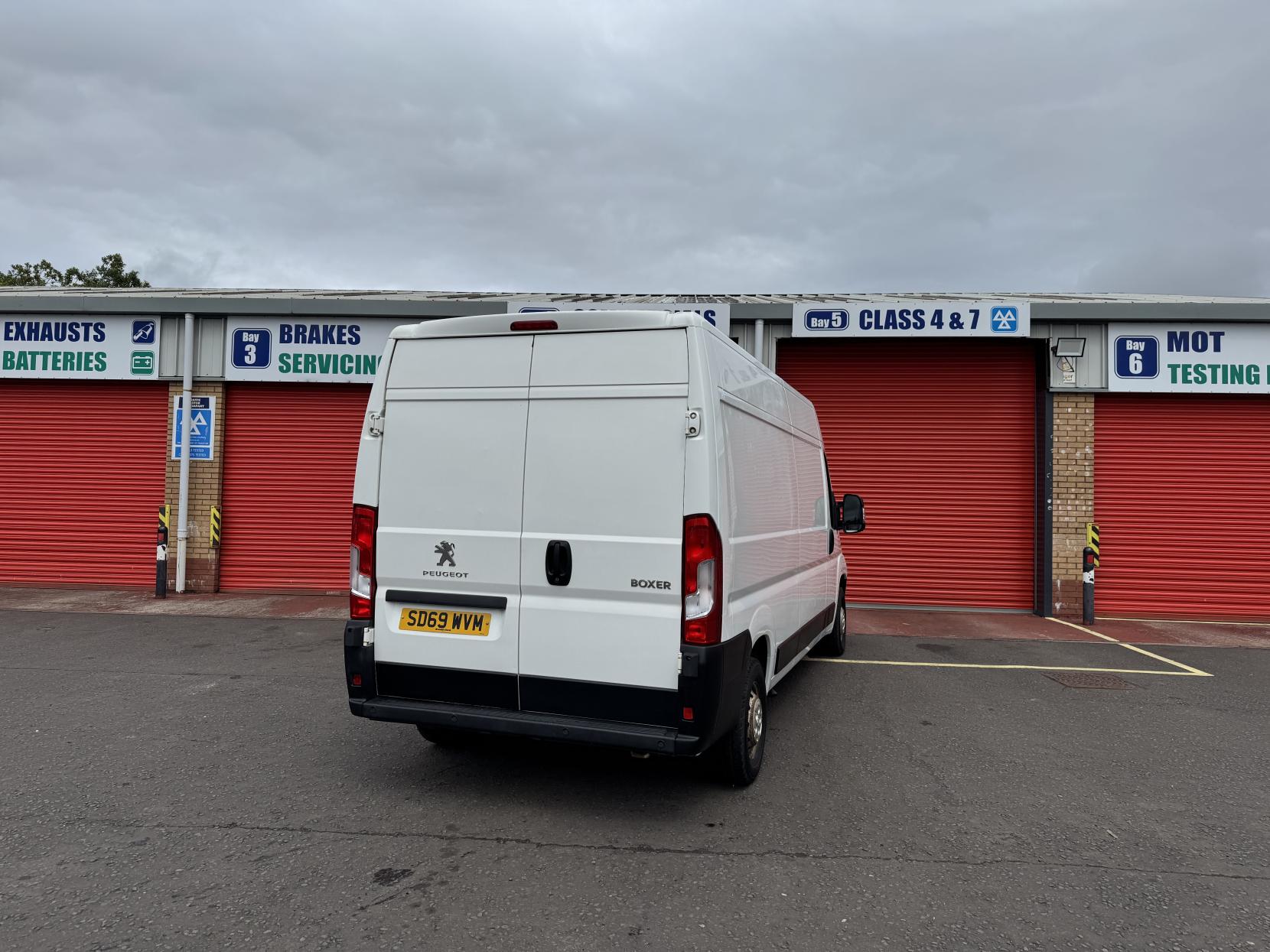 Peugeot Boxer 2.2 BlueHDi 335 Professional Panel Van 5dr Diesel Manual L3 H2 Euro 6 (s/s) (140 ps)