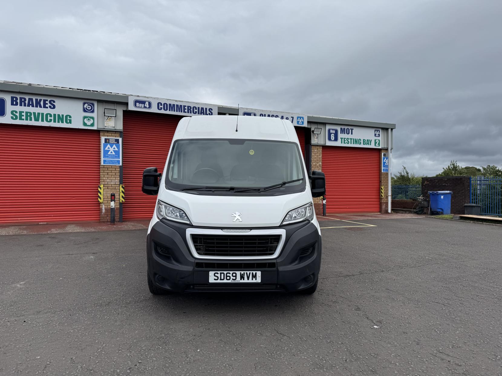 Peugeot Boxer 2.2 BlueHDi 335 Professional Panel Van 5dr Diesel Manual L3 H2 Euro 6 (s/s) (140 ps)