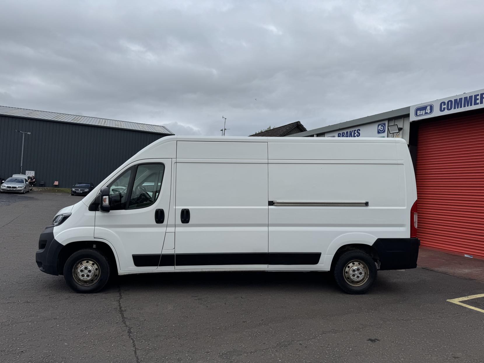 Peugeot Boxer 2.2 BlueHDi 335 Professional Panel Van 5dr Diesel Manual L3 H2 Euro 6 (s/s) (140 ps)