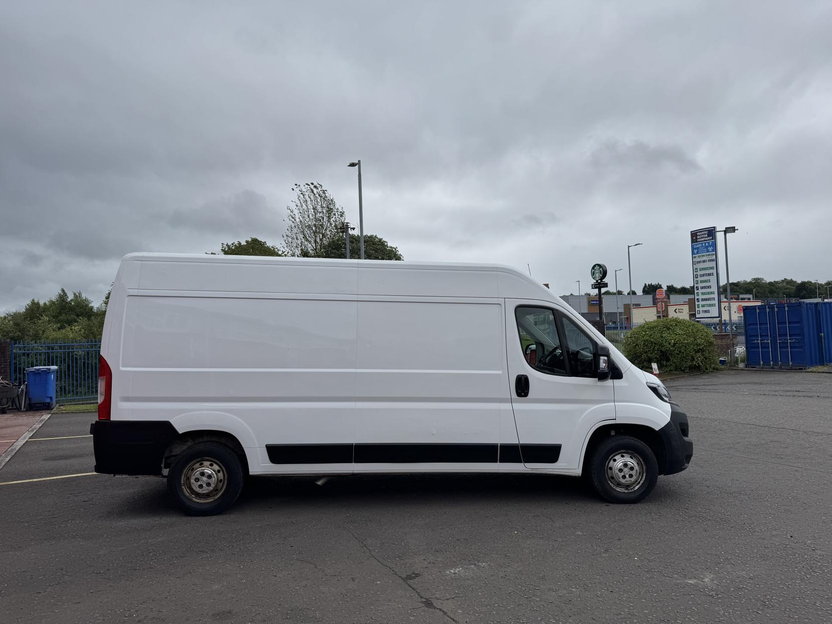 Peugeot Boxer 2.2 BlueHDi 335 Professional Panel Van 5dr Diesel Manual L3 H2 Euro 6 (s/s) (140 ps)