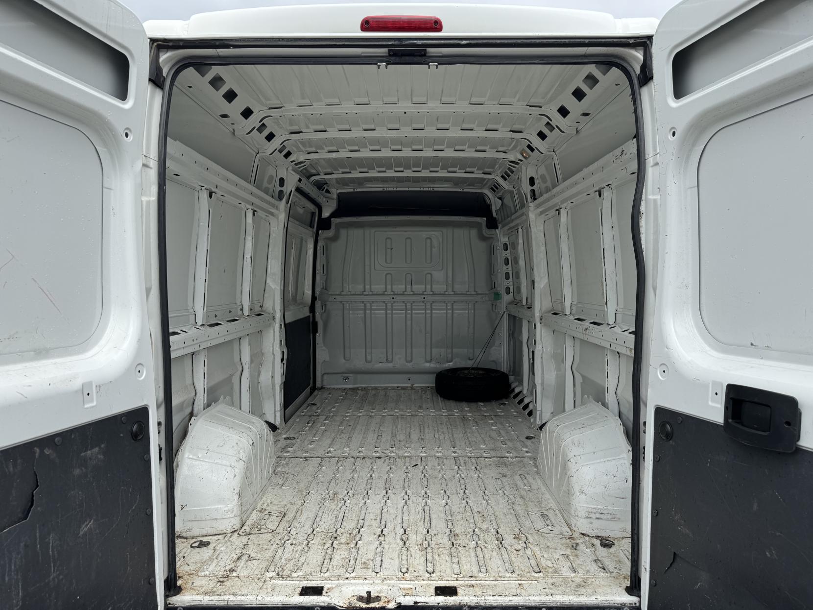 Peugeot Boxer 2.2 BlueHDi 335 Professional Panel Van 5dr Diesel Manual L3 H2 Euro 6 (s/s) (140 ps)