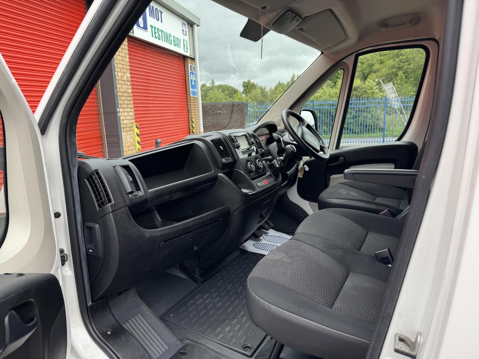 Peugeot Boxer 2.2 BlueHDi 335 Professional Panel Van 5dr Diesel Manual L3 H2 Euro 6 (s/s) (140 ps)