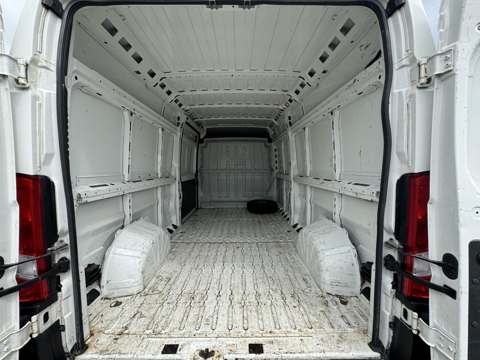 Peugeot Boxer 2.2 BlueHDi 335 Professional Panel Van 5dr Diesel Manual L3 H2 Euro 6 (s/s) (140 ps)