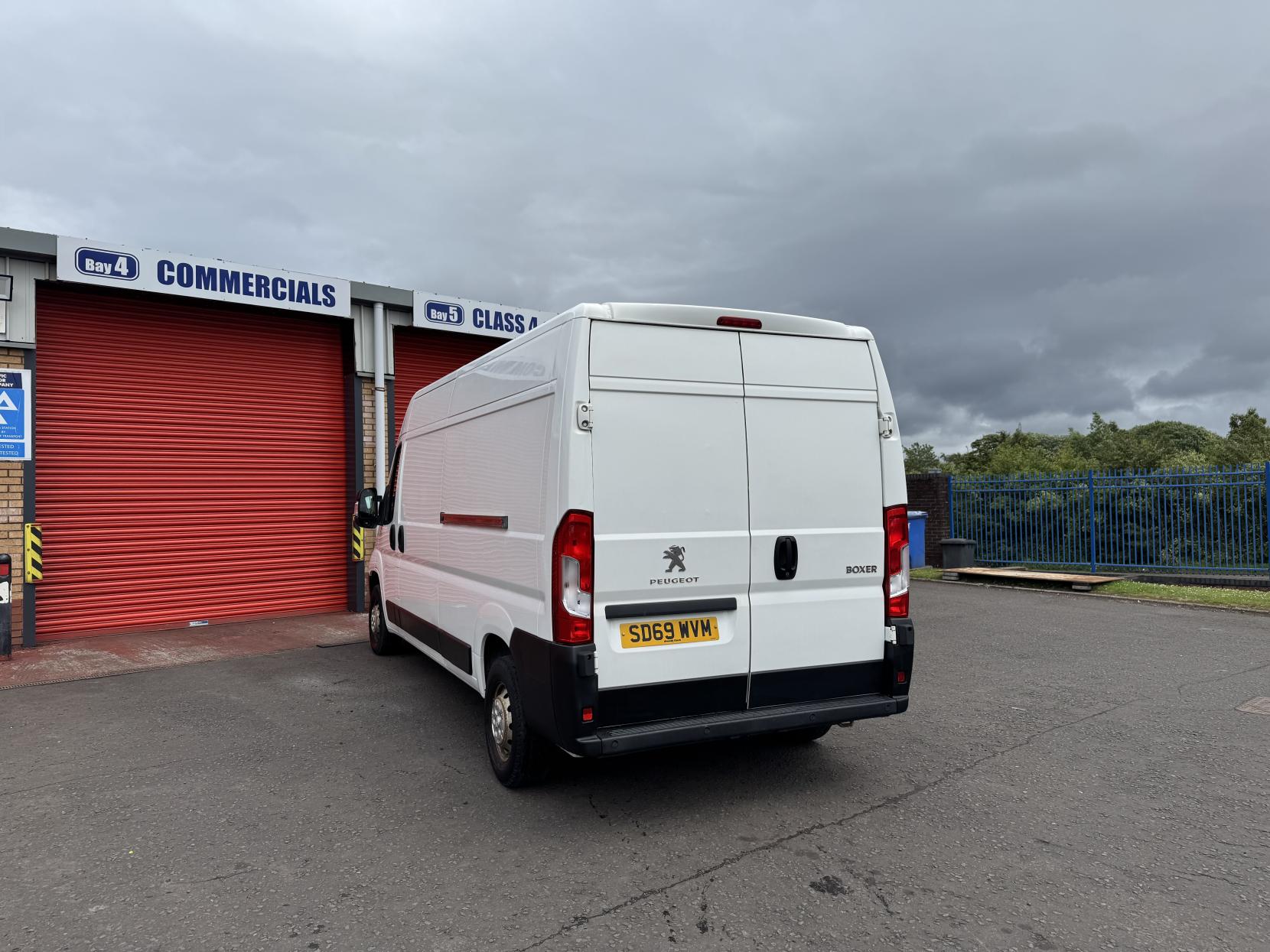 Peugeot Boxer 2.2 BlueHDi 335 Professional Panel Van 5dr Diesel Manual L3 H2 Euro 6 (s/s) (140 ps)