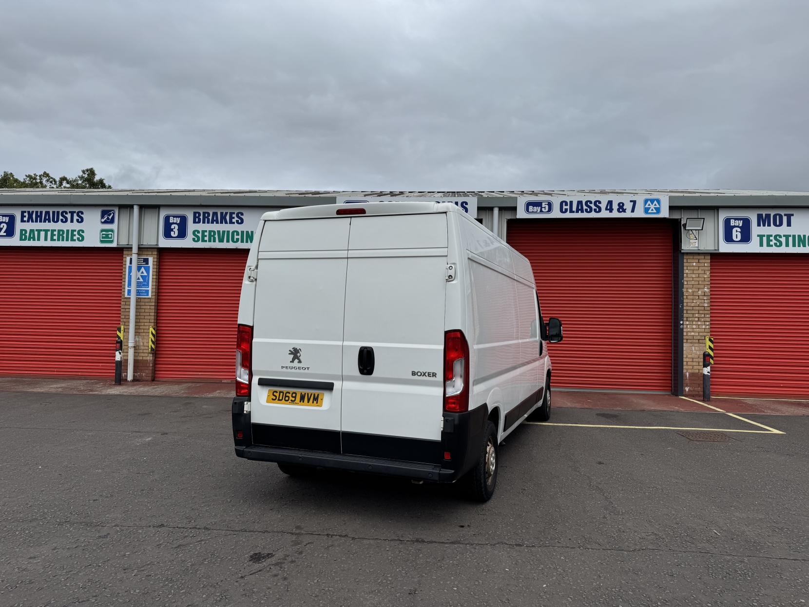 Peugeot Boxer 2.2 BlueHDi 335 Professional Panel Van 5dr Diesel Manual L3 H2 Euro 6 (s/s) (140 ps)