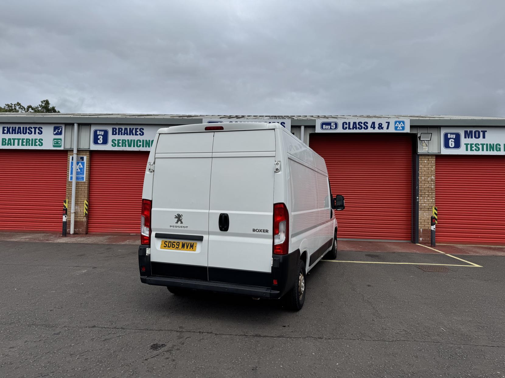 Peugeot Boxer 2.2 BlueHDi 335 Professional Panel Van 5dr Diesel Manual L3 H2 Euro 6 (s/s) (140 ps)