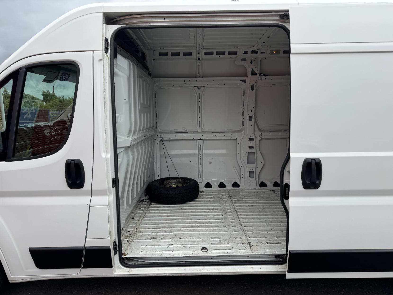 Peugeot Boxer 2.2 BlueHDi 335 Professional Panel Van 5dr Diesel Manual L3 H2 Euro 6 (s/s) (140 ps)