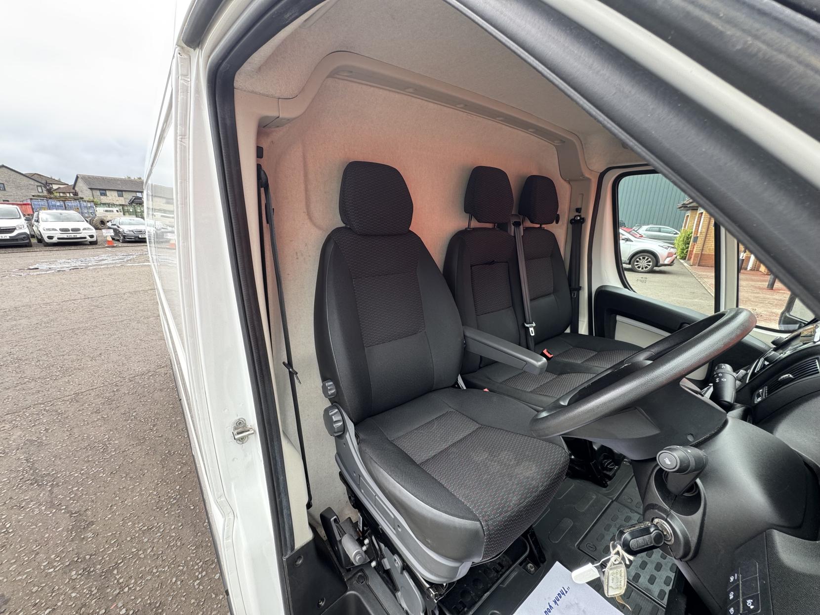 Peugeot Boxer 2.2 BlueHDi 335 Professional Panel Van 5dr Diesel Manual L3 H2 Euro 6 (s/s) (140 ps)