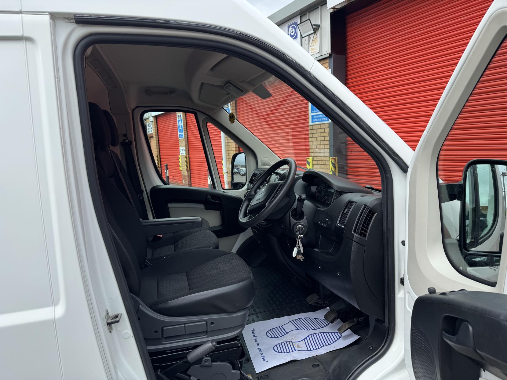 Peugeot Boxer 2.2 BlueHDi 335 Professional Panel Van 5dr Diesel Manual L3 H2 Euro 6 (s/s) (140 ps)