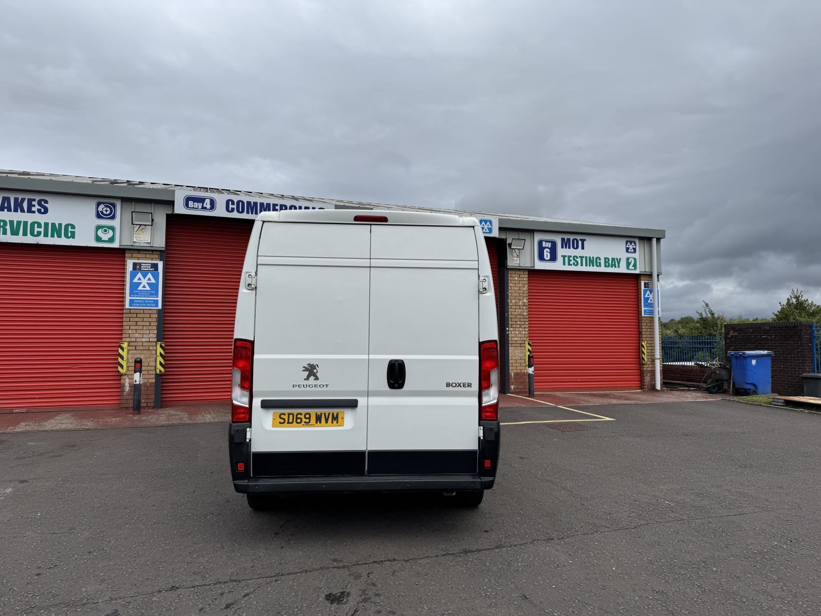 Peugeot Boxer 2.2 BlueHDi 335 Professional Panel Van 5dr Diesel Manual L3 H2 Euro 6 (s/s) (140 ps)